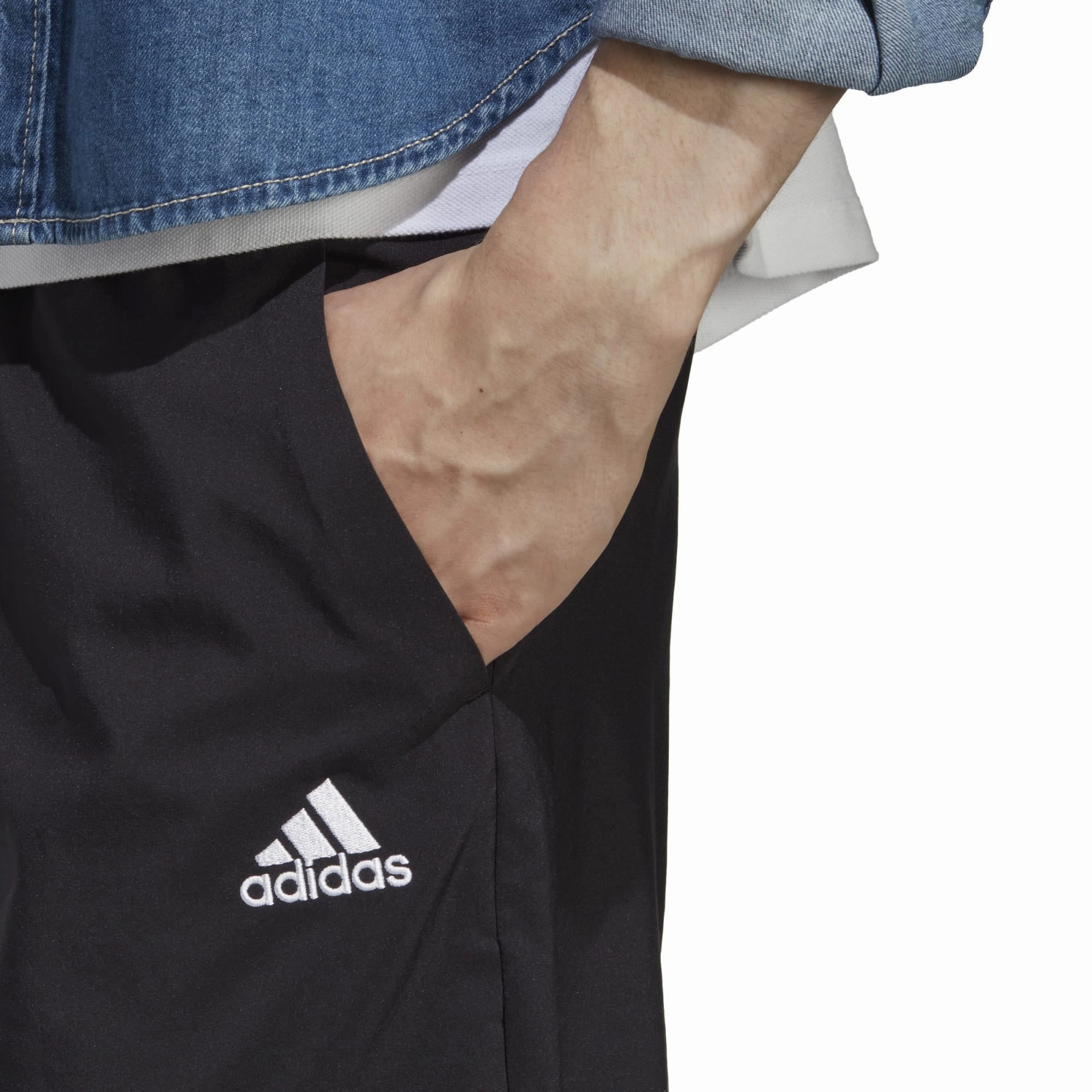 Casual elegance Men's AEROREADY Essentials Chelsea Small Logo Shorts