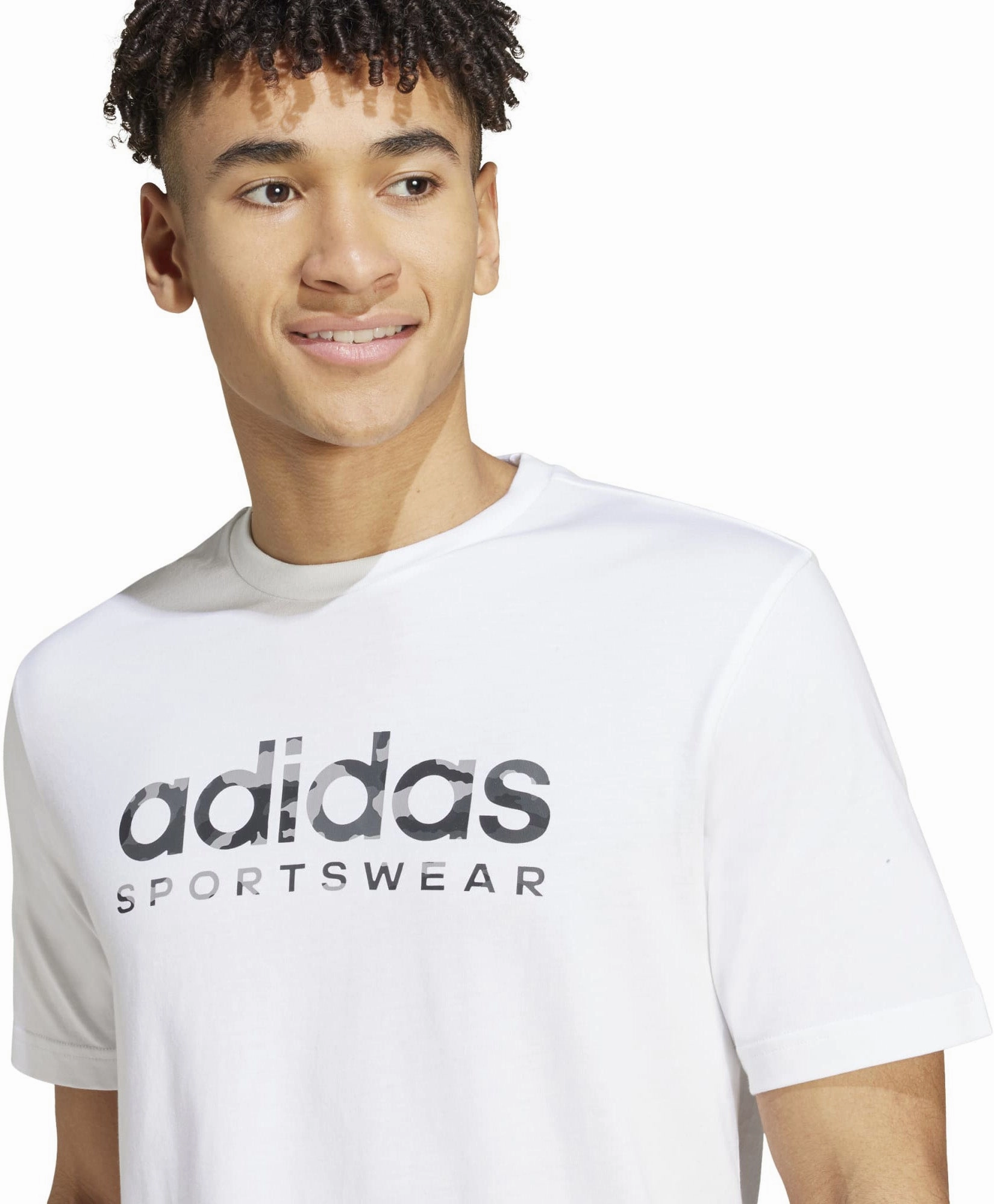 Chic Men's Camo Linear Graphic T-Shirt