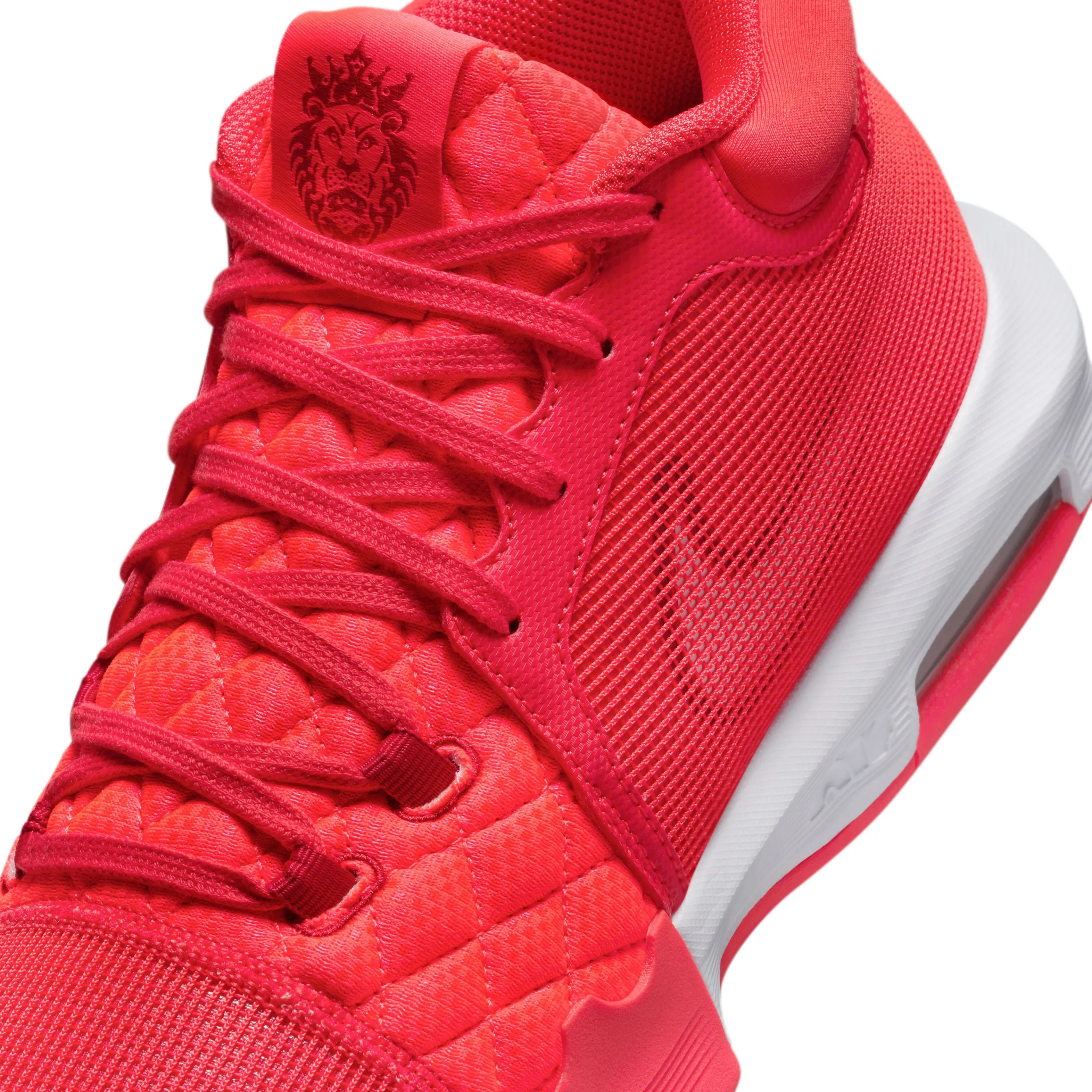 Classic LeBron Witness 8 Men's Basketball Shoes