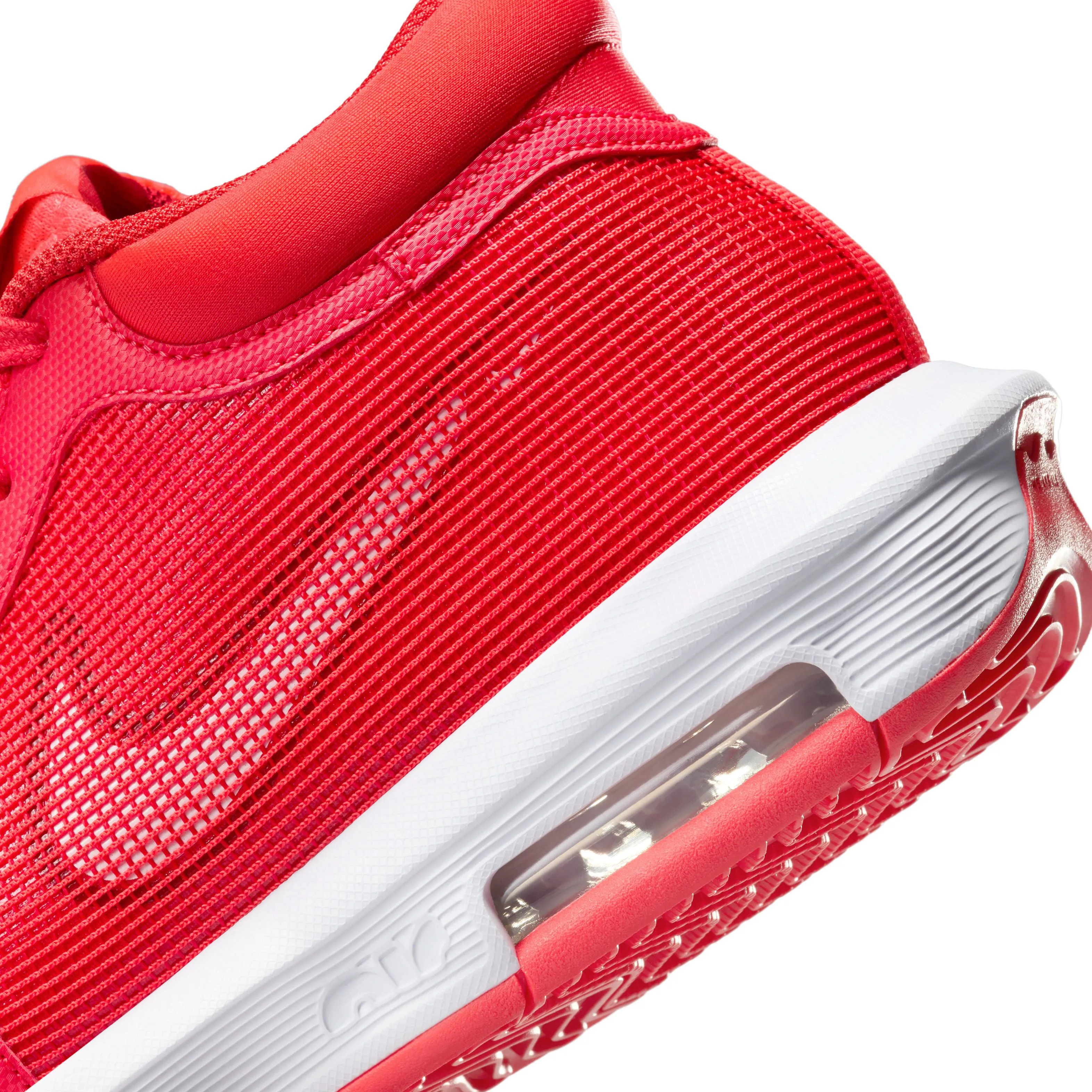 Classic LeBron Witness 8 Men's Basketball Shoes