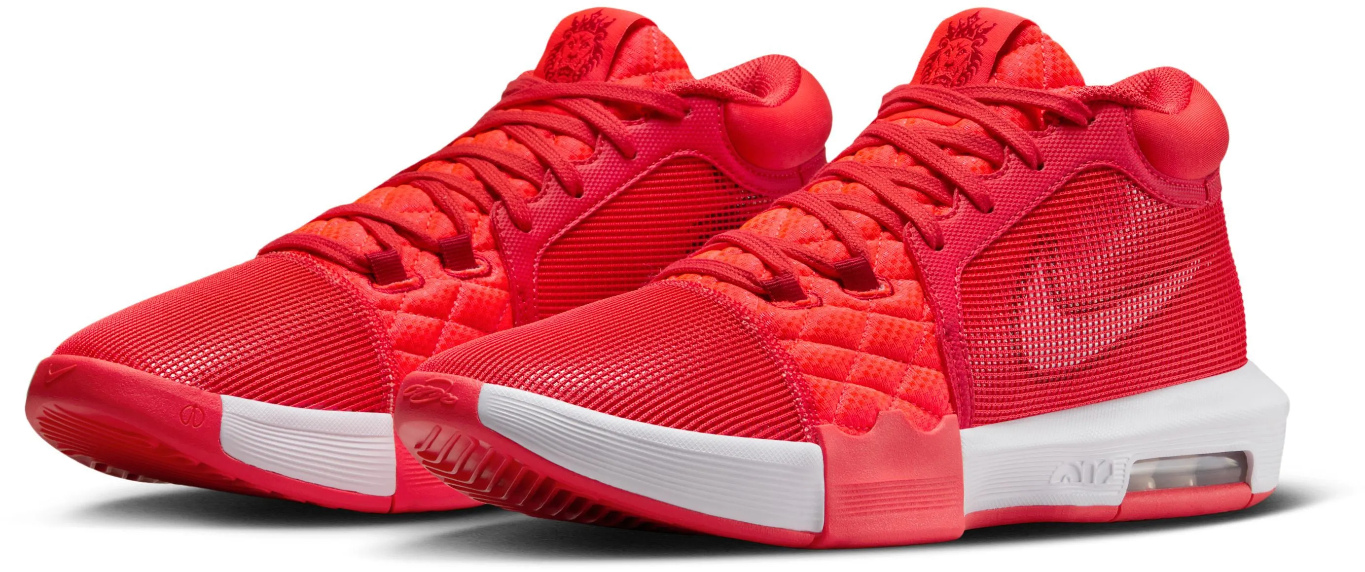 Classic LeBron Witness 8 Men's Basketball Shoes