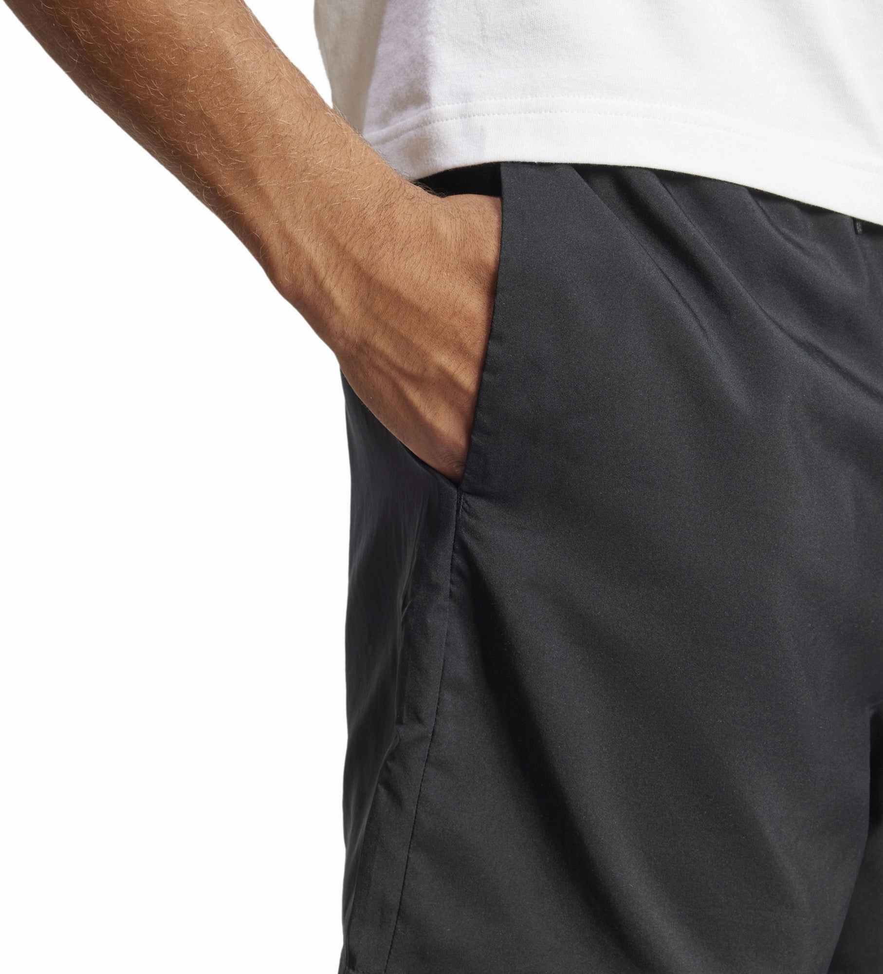 Classic designs Men's Essentials Small Logo Chelsea Shorts