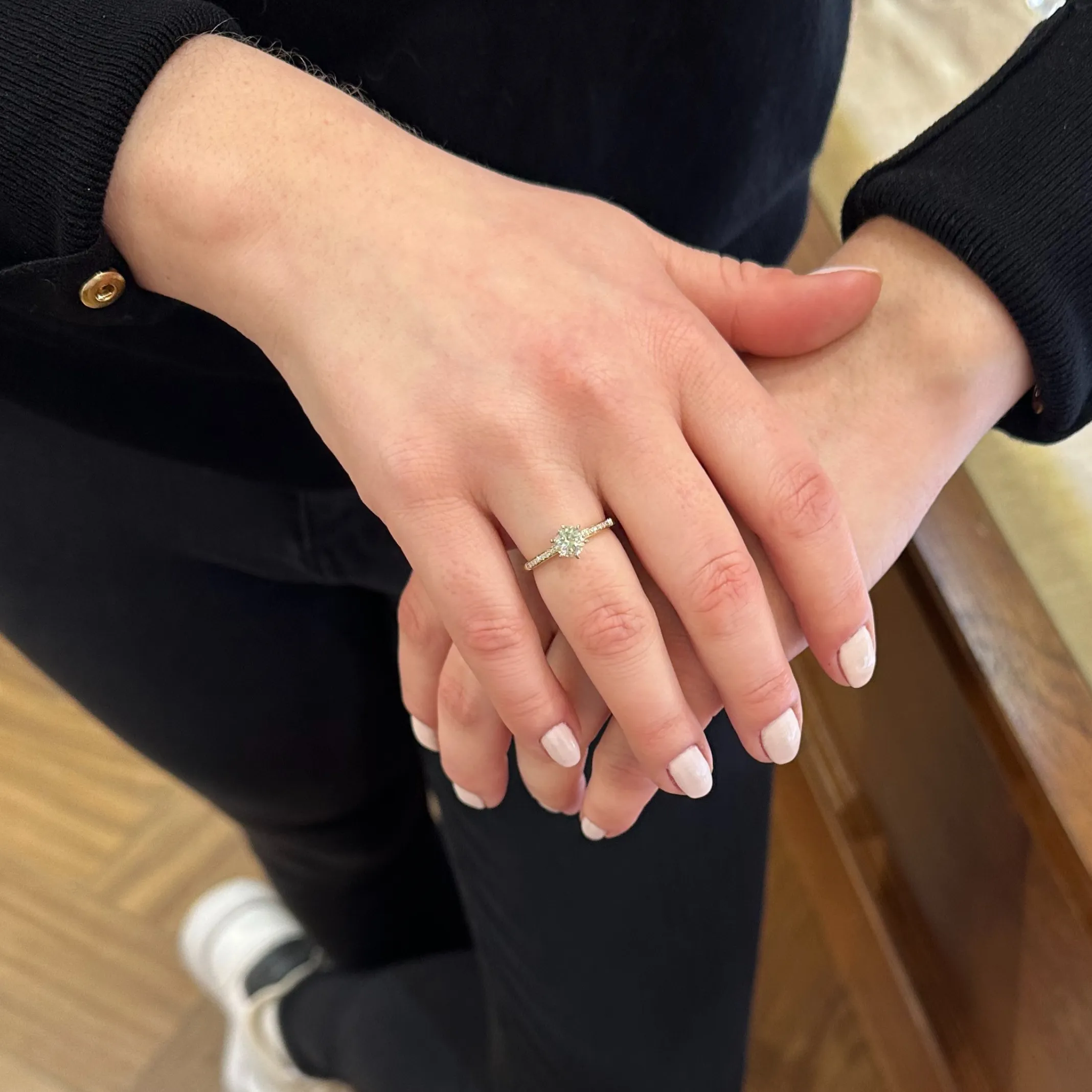 Daisy Exclusive GIA Certified Diamond 18k/19k Gold Ring