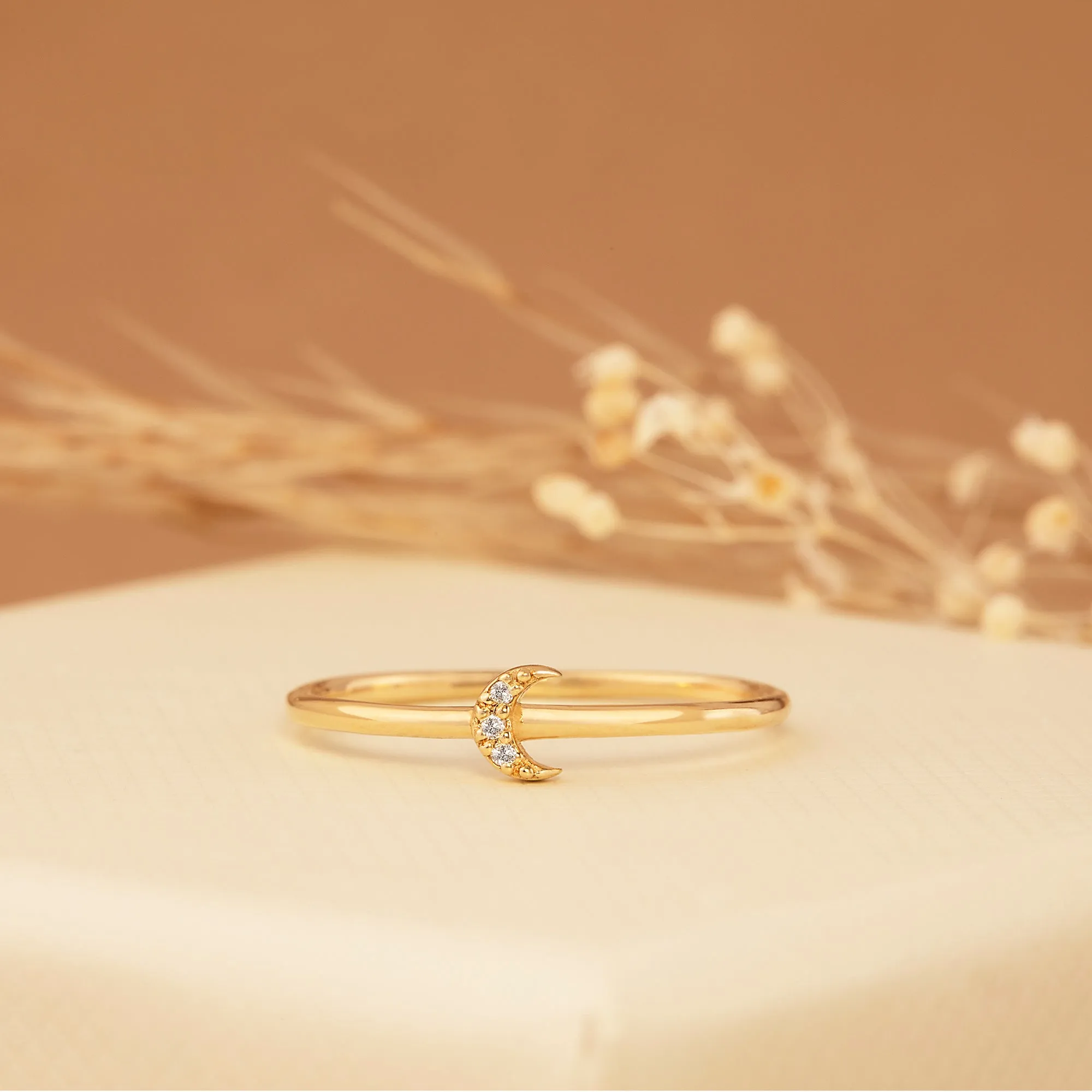 Diamond Crescent Ring, Luna