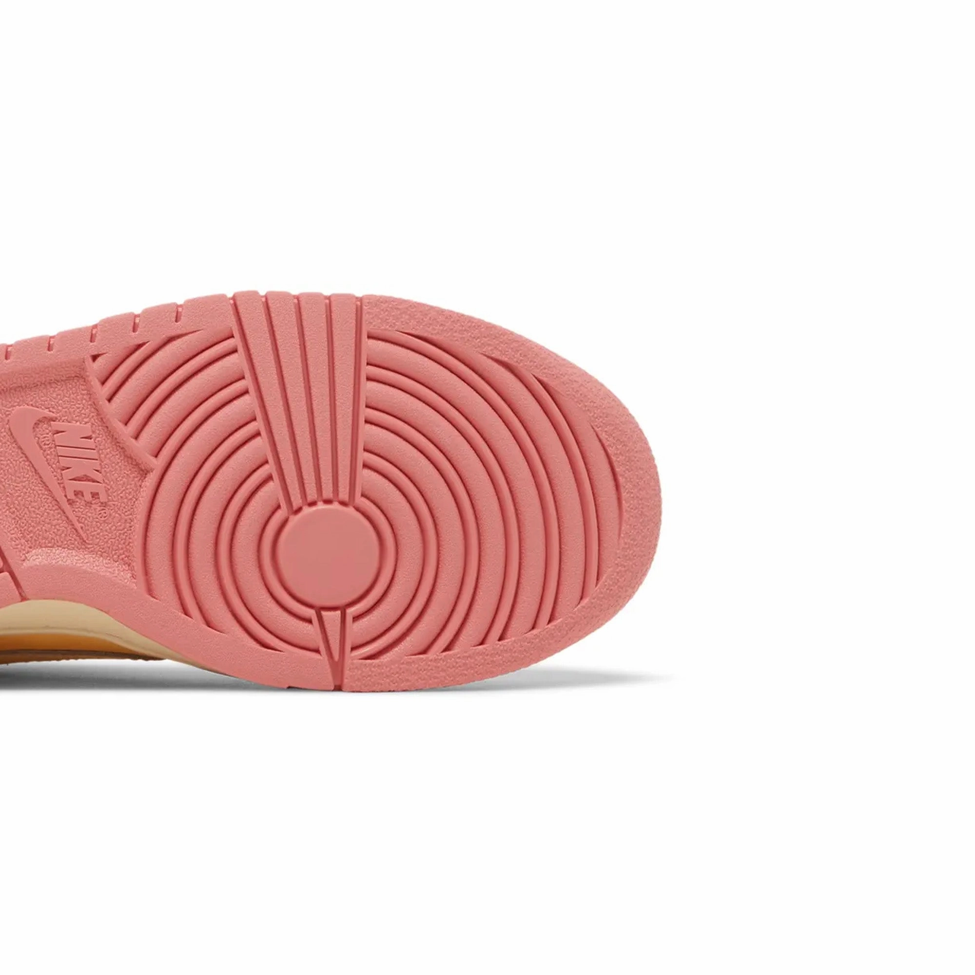 Dunk Low 'Strawberry Peach Cream' GS (2023)