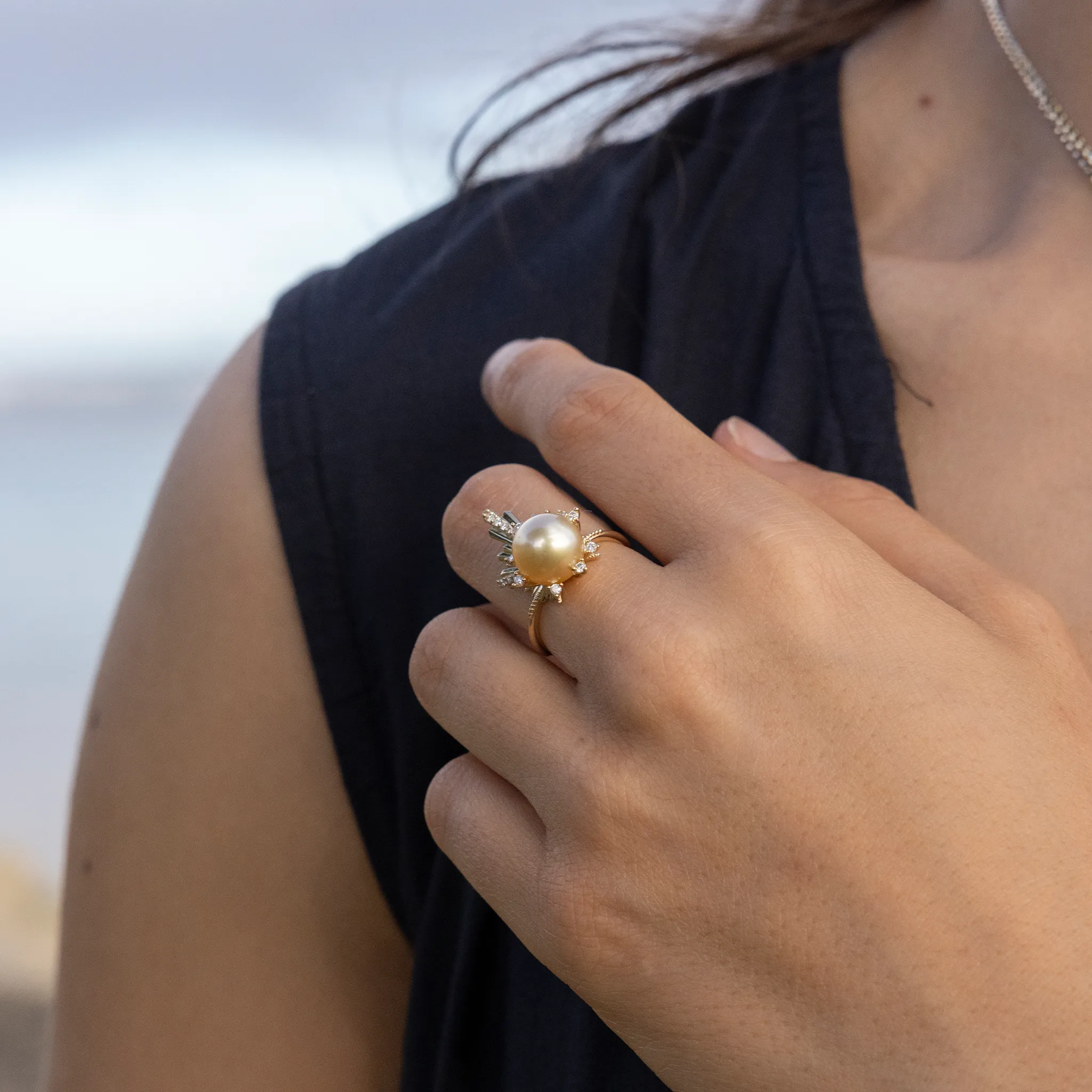 E Ho???la South Sea Gold Pearl Ring in Gold with Diamonds - 21mm