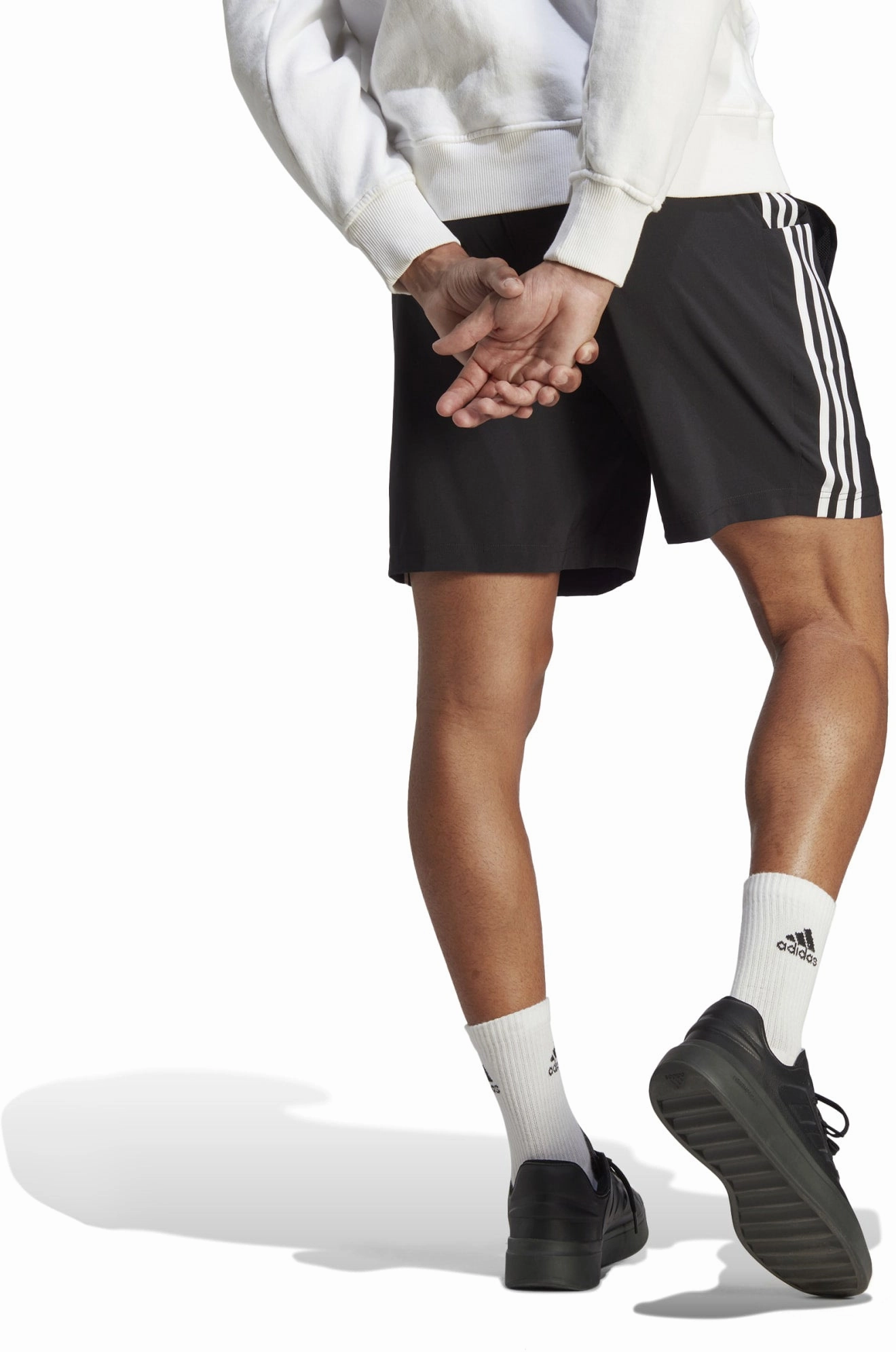 Fashion forward Men's Essentials Chelsea 3-Stripes Shorts