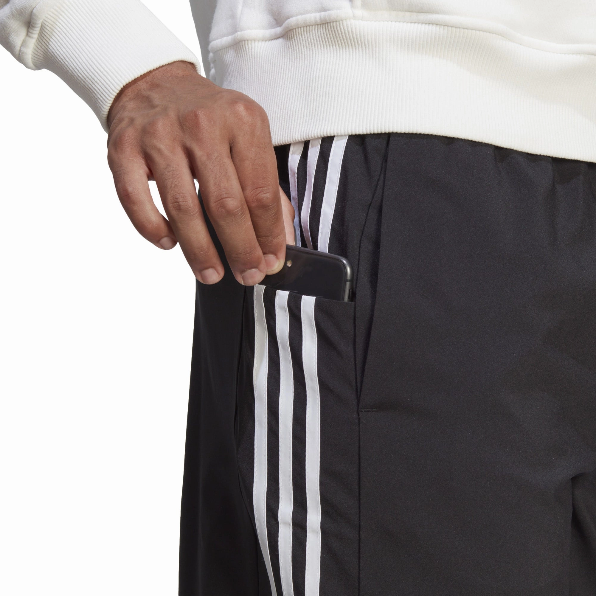 Fashion forward Men's Essentials Chelsea 3-Stripes Shorts