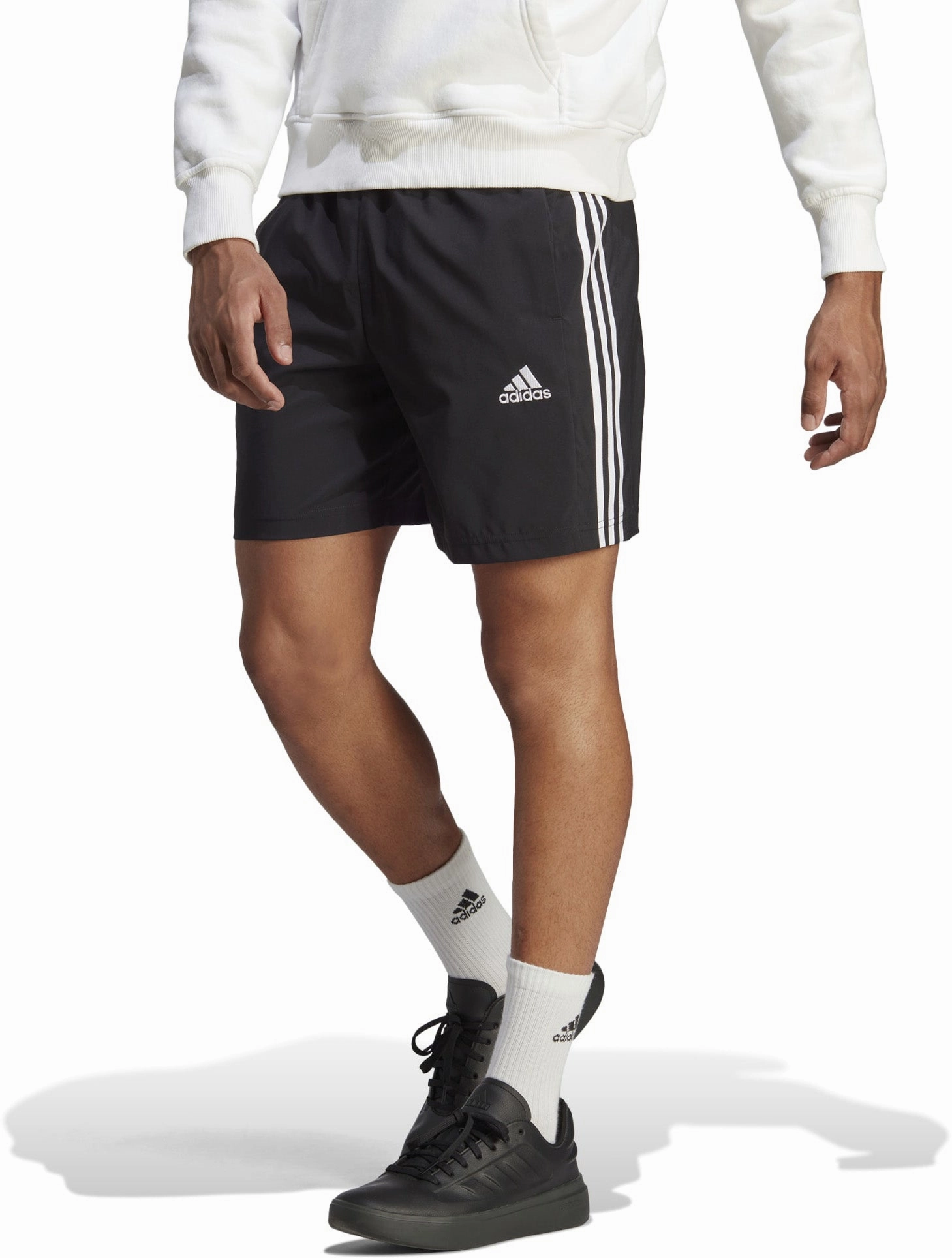 Fashion forward Men's Essentials Chelsea 3-Stripes Shorts