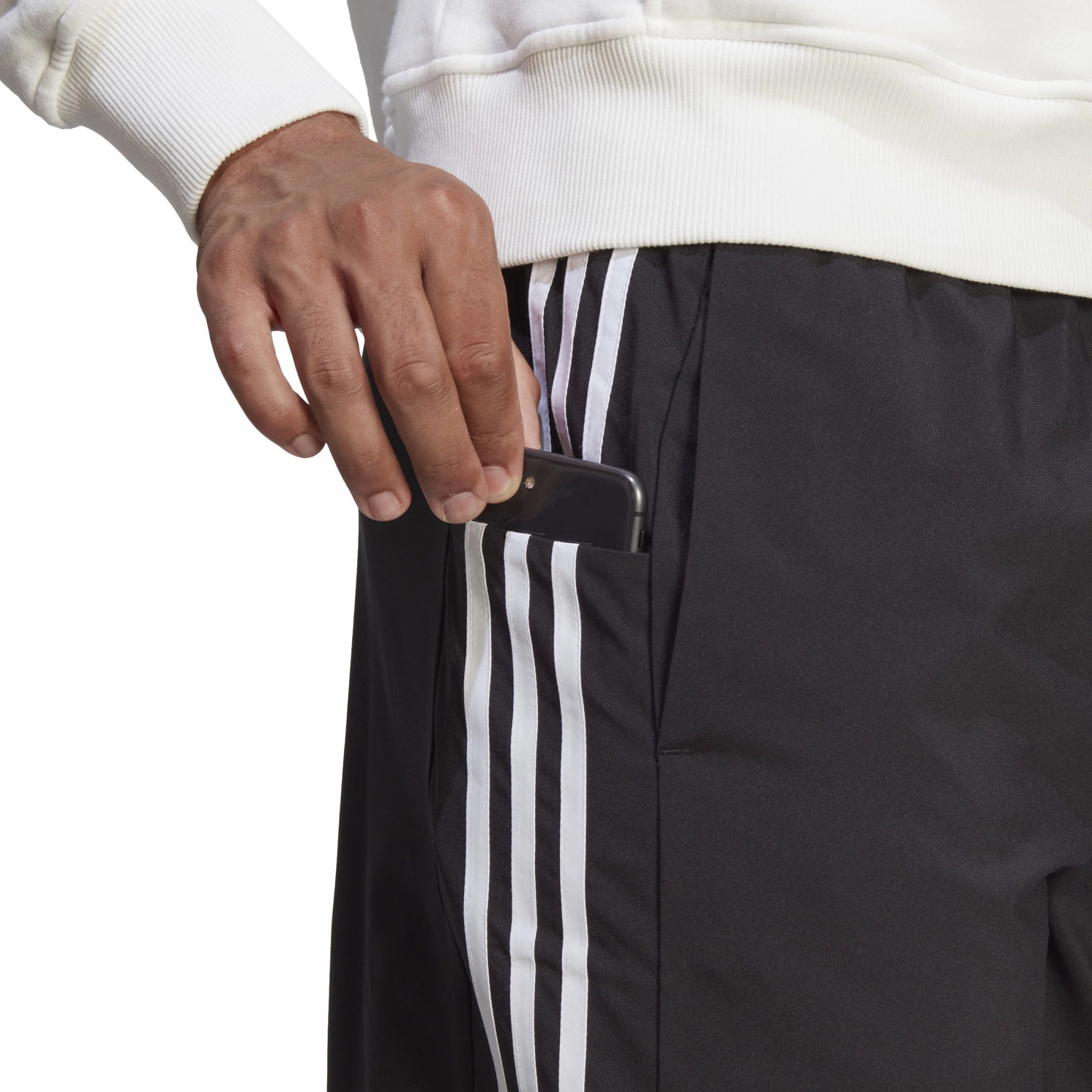 Fashion forward Men's Essentials Chelsea 3-Stripes Shorts