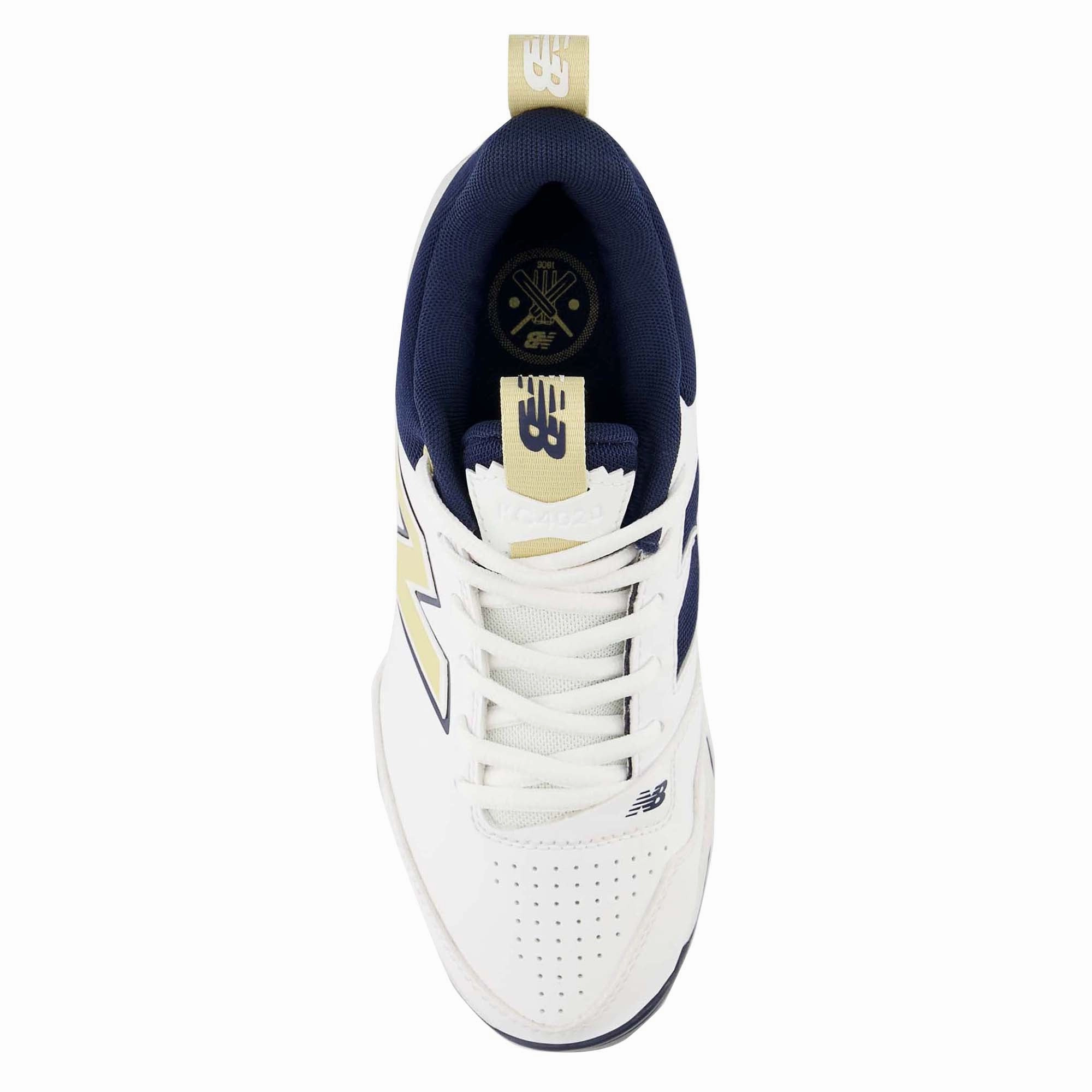 KC4020 V3 Junior's Cricket Shoes Durable fashion