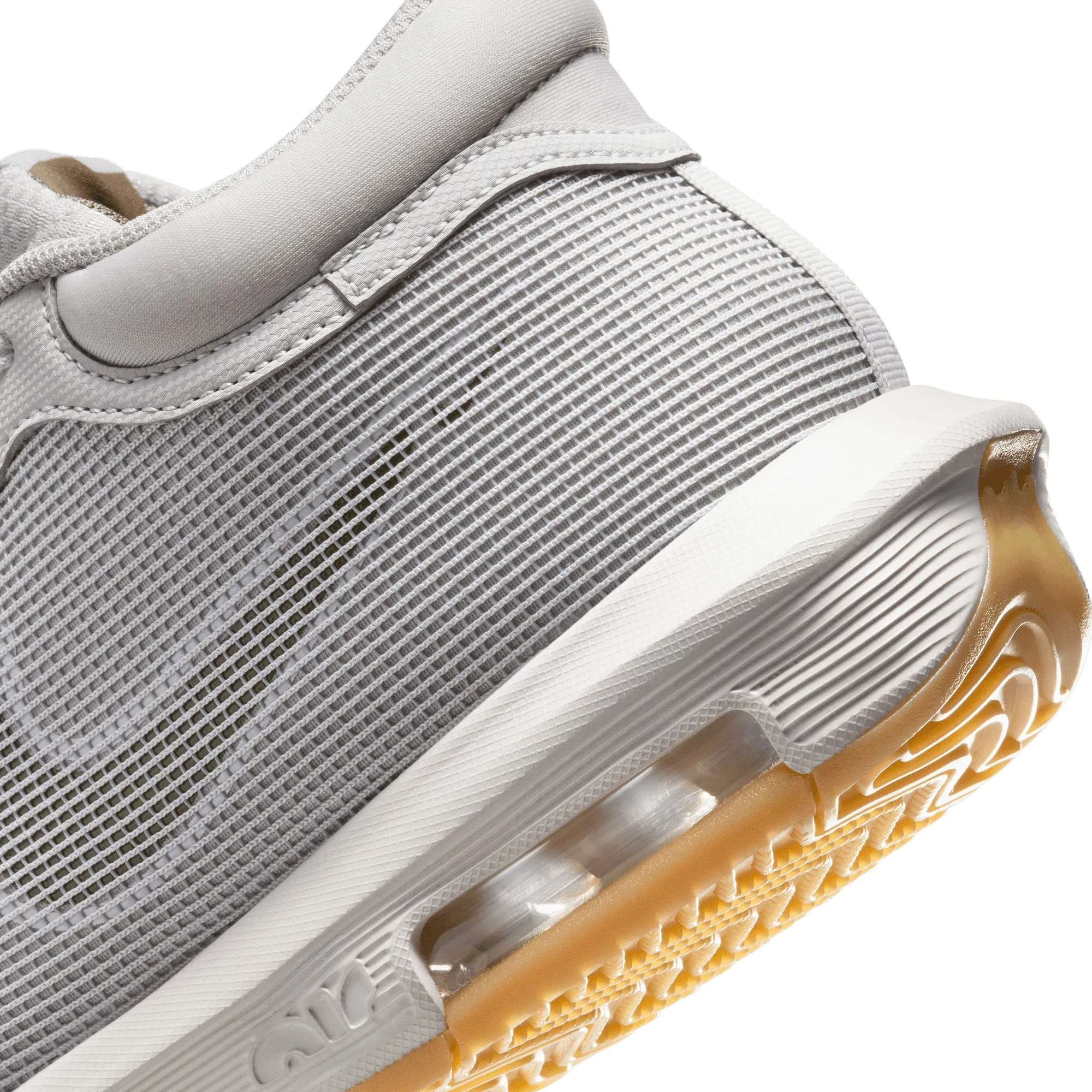 LeBron Witness 8 Men's Basketball Shoes Quality fabrics