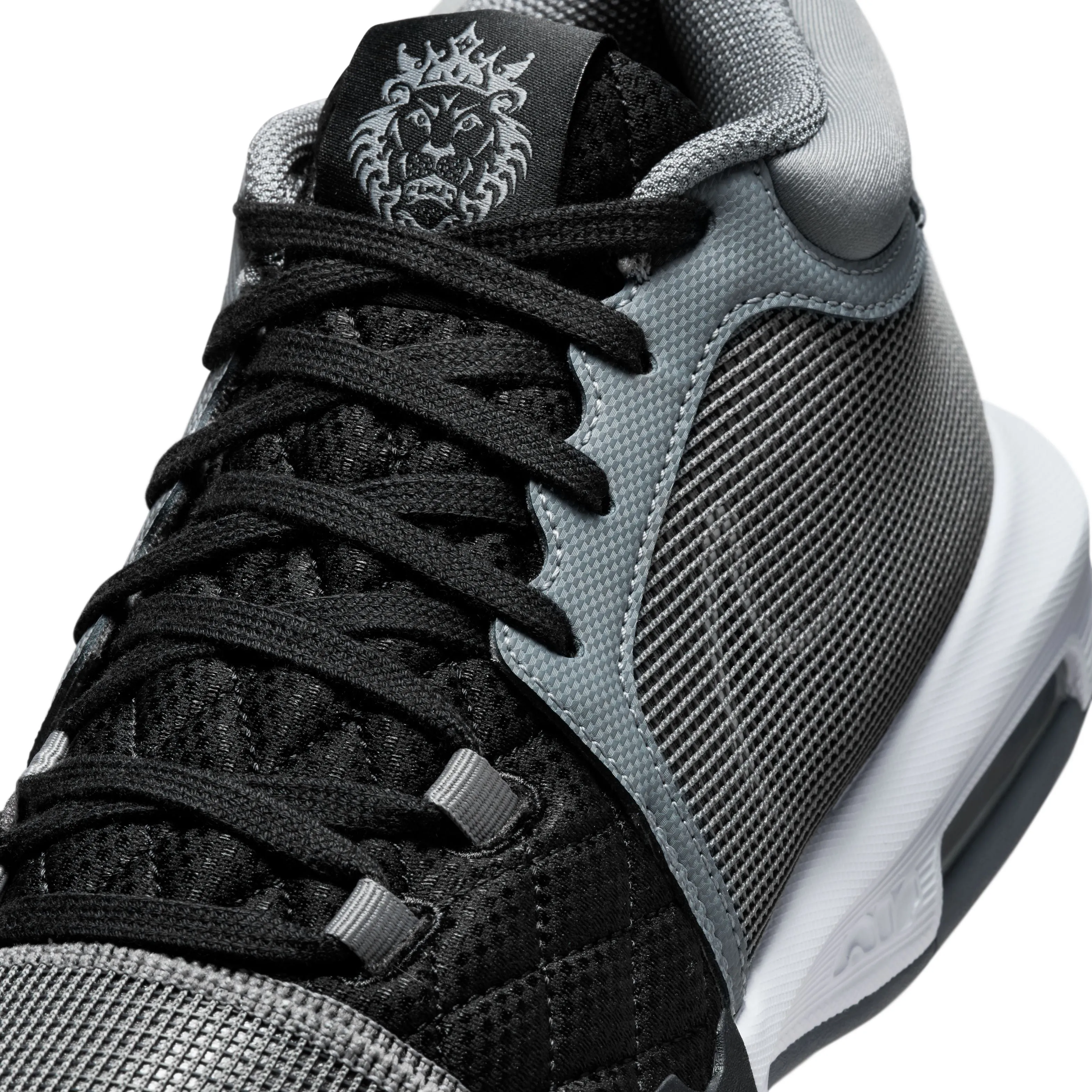 LeBron Witness 8 Men's Basketball Shoes Stylish looks