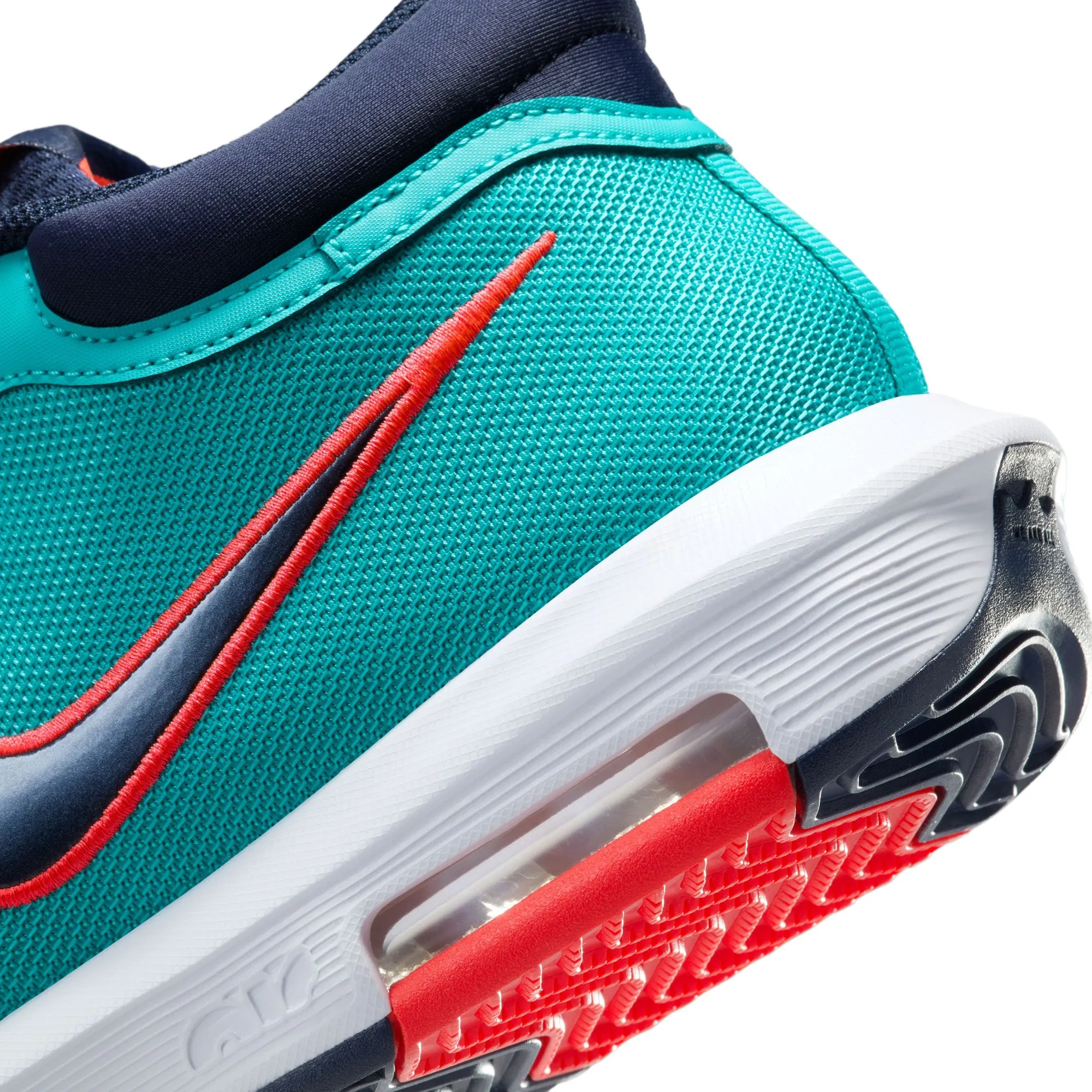 Lebron Witness VIII Basketball Shoes On-point