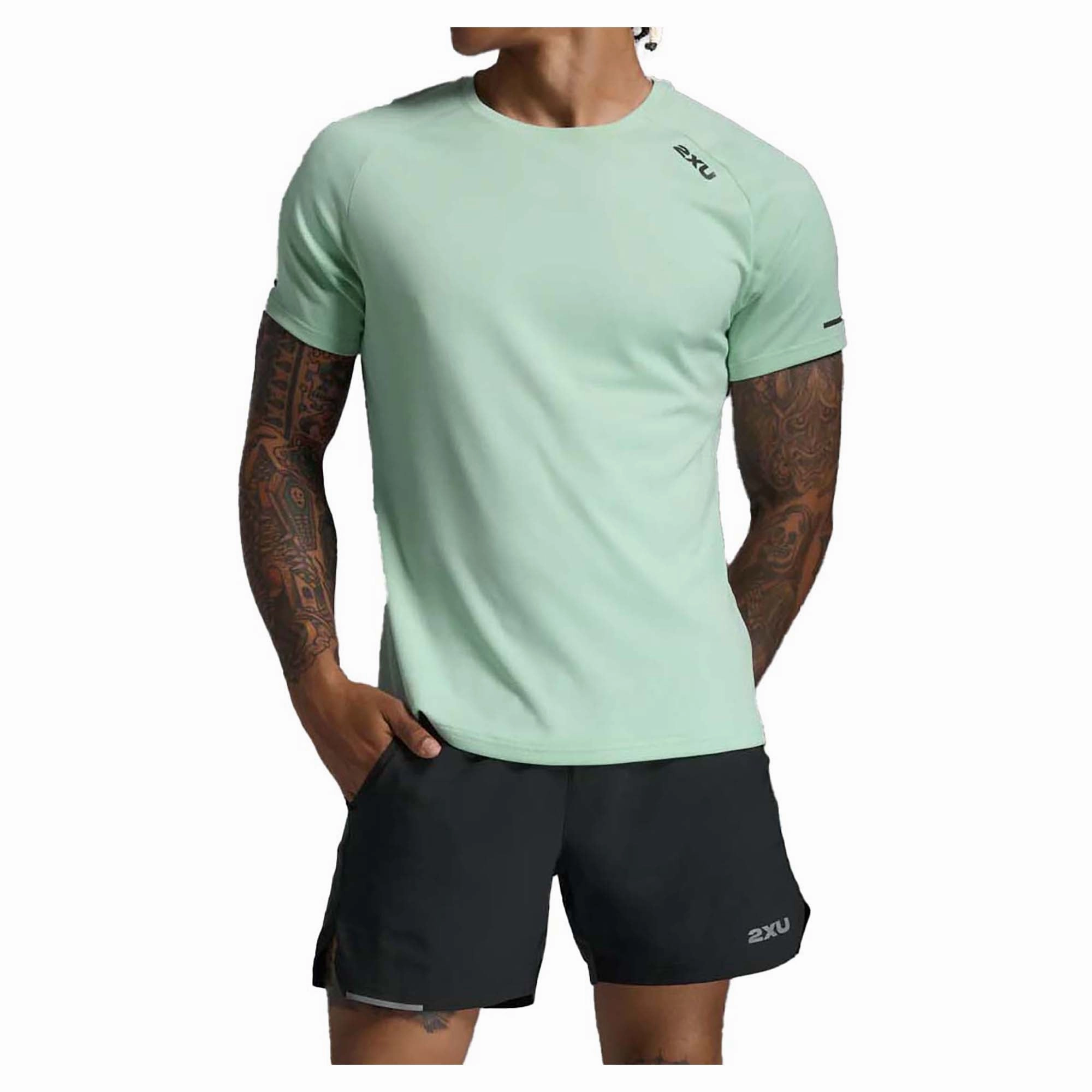 Trendsetting Men's Aero Tee Modern attire