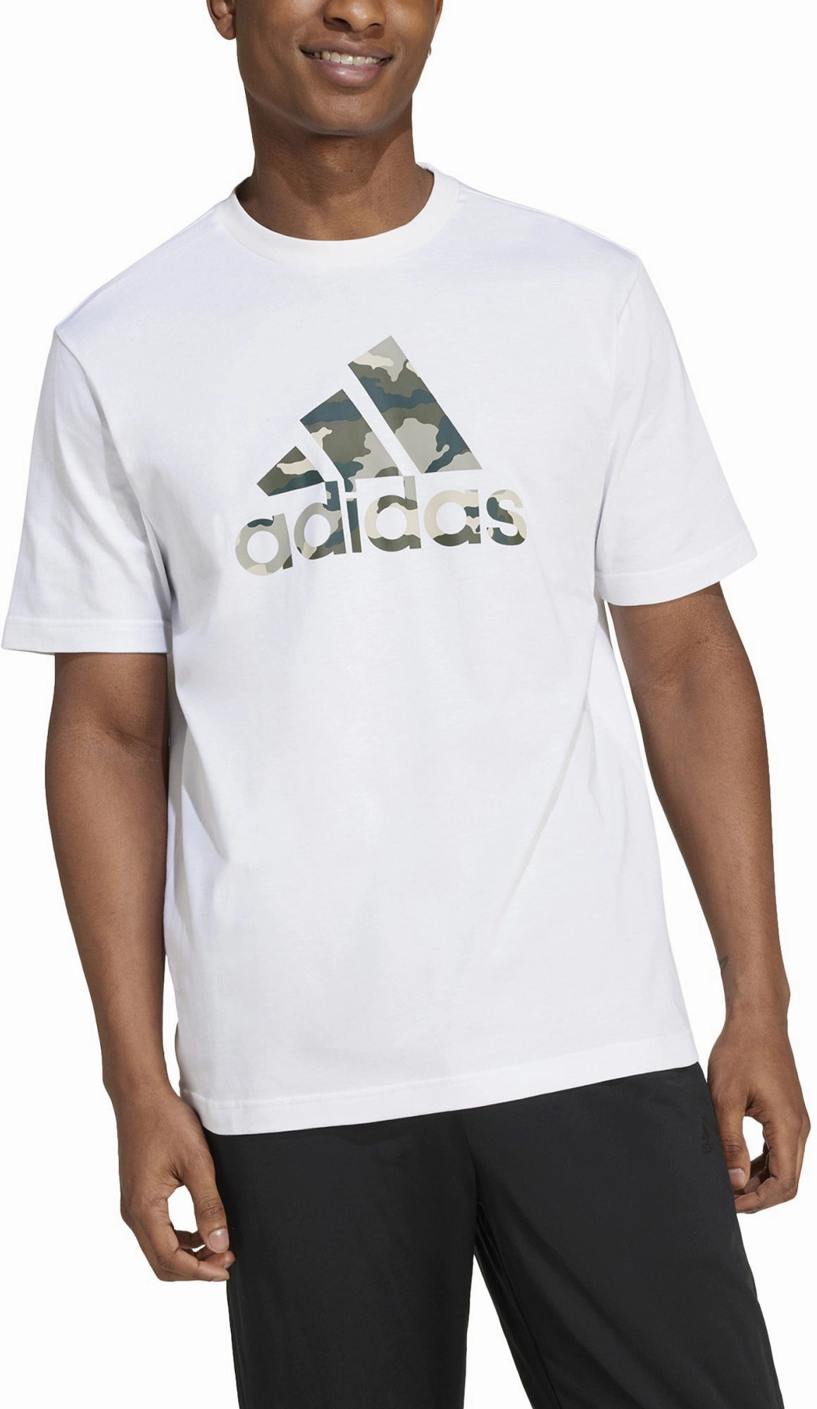 Men's Camo Badge of Sport Graphic T-Shirt Chic