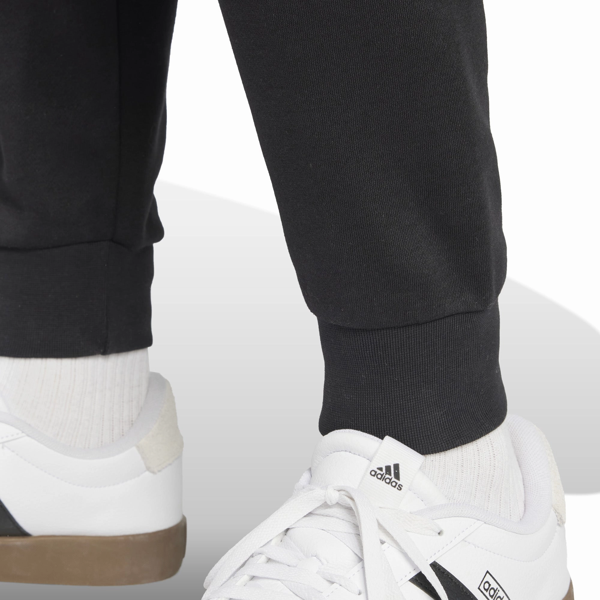 Men's Essentials Big Logo Cuffed Fleece Joggers Fashion trends