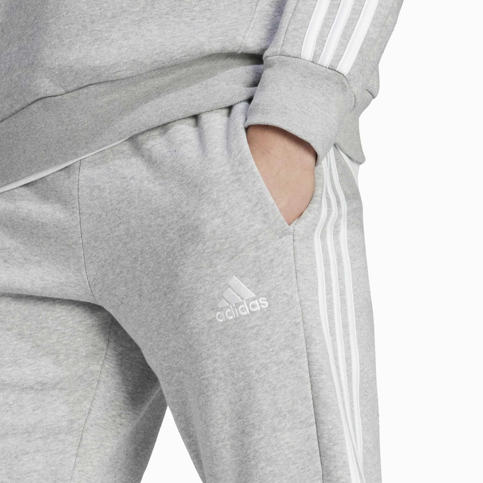 Men's Essentials Fleece 3-Stripes Tapered Cuff Joggers Stylish design