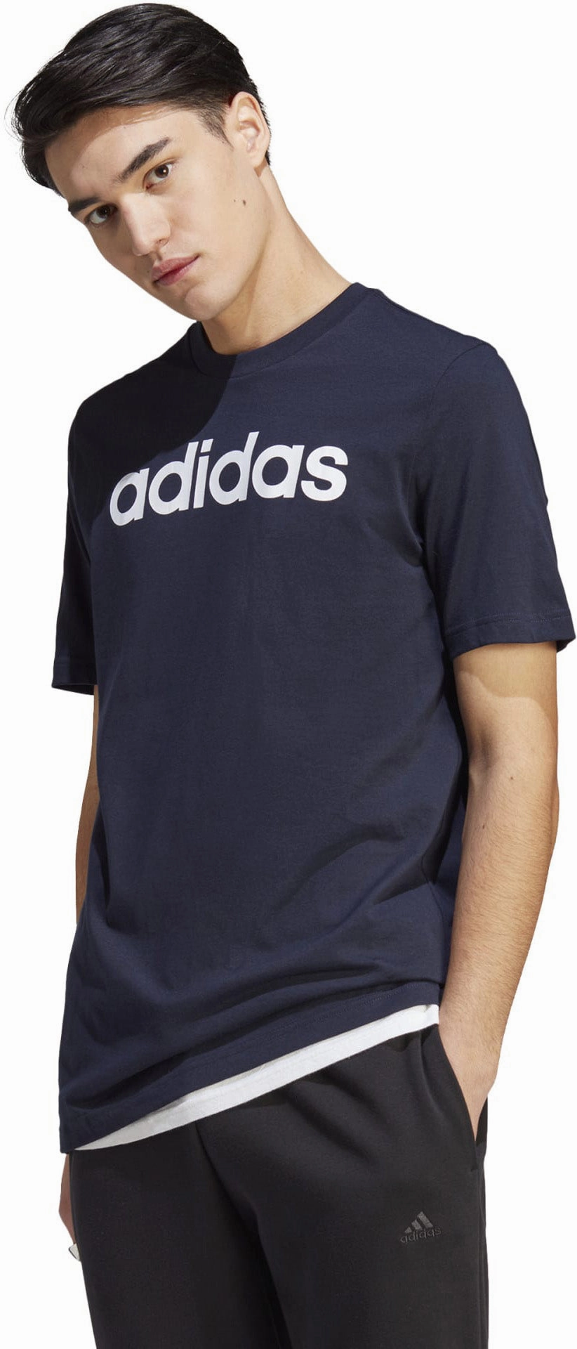 Men's Essentials Single Jersey Linear Embroidered Logo T-Shirt Trendy pieces Comfortable looks