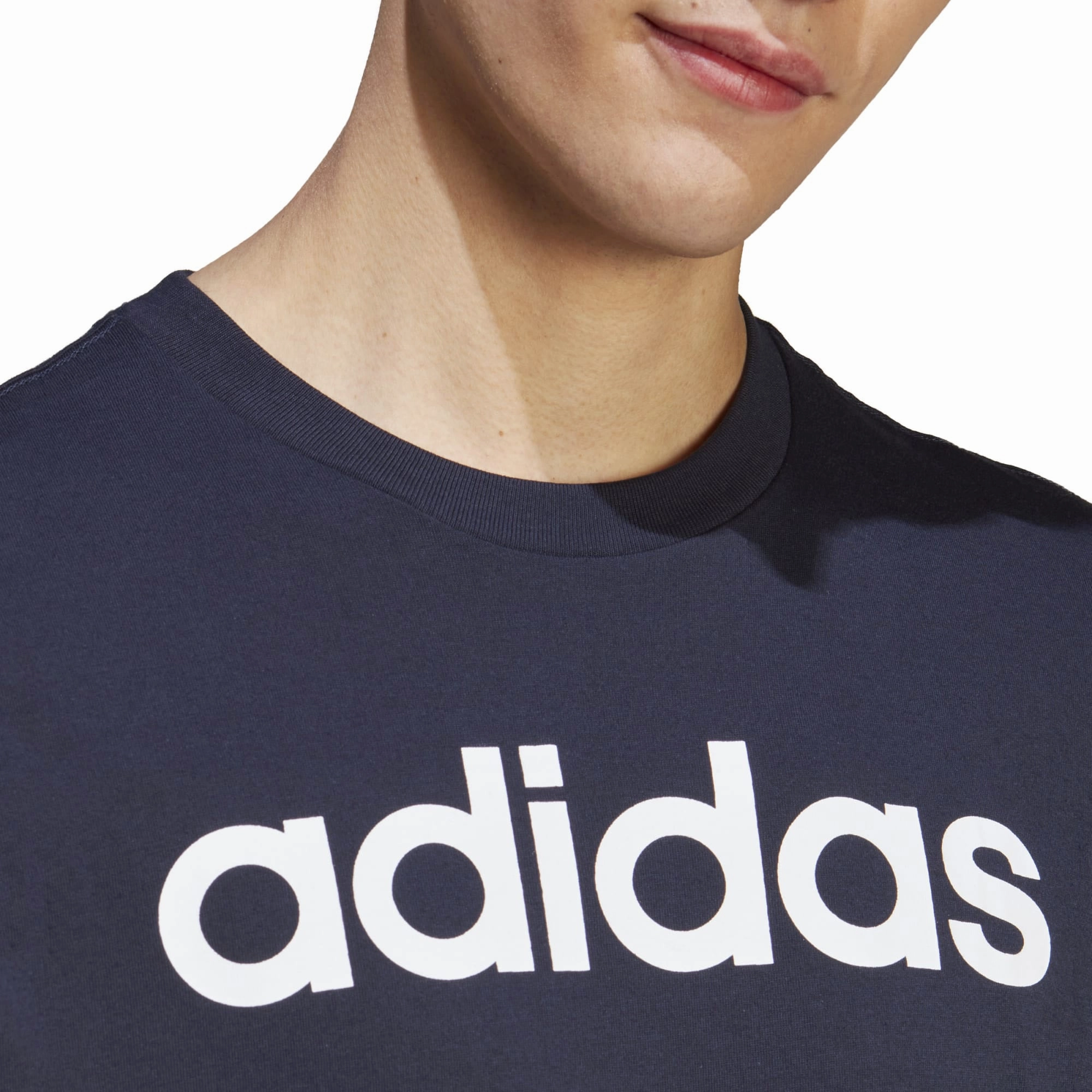 Men's Essentials Single Jersey Linear Embroidered Logo T-Shirt Trendy pieces