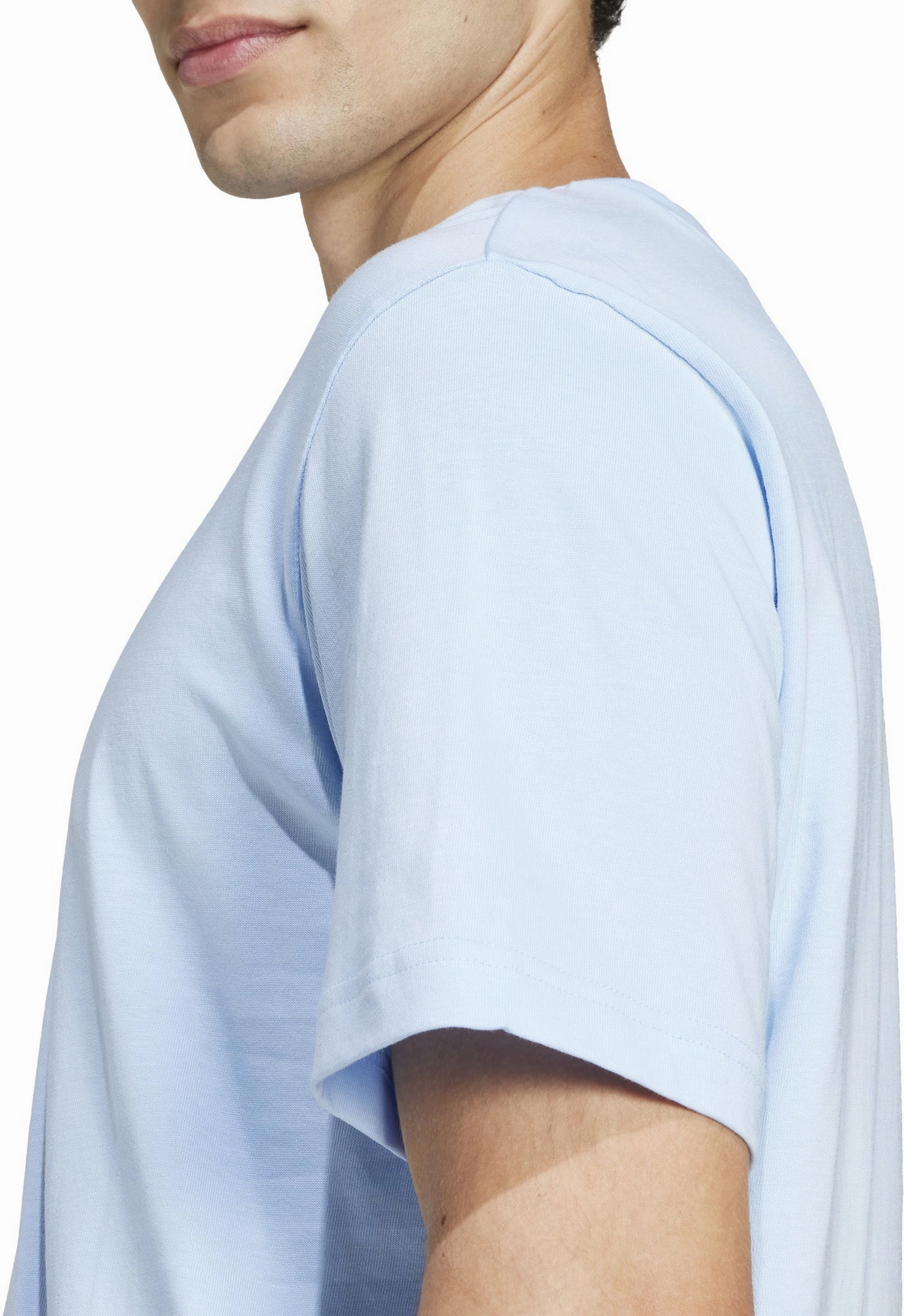 Men's Essentials Small Logo Single Jersey T-Shirt Modern silhouettes