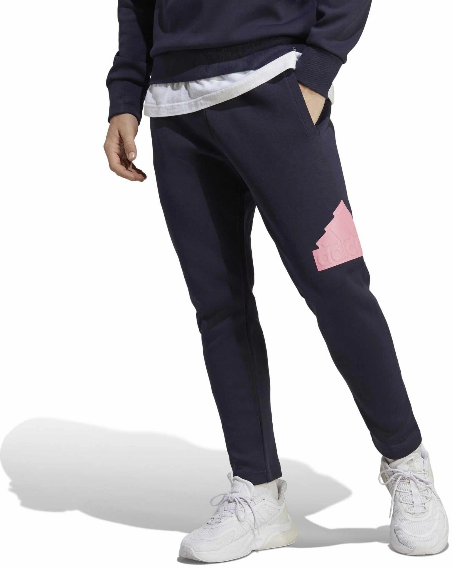 Men's Future Icons Badge of Sport Pants Stylish essentials
