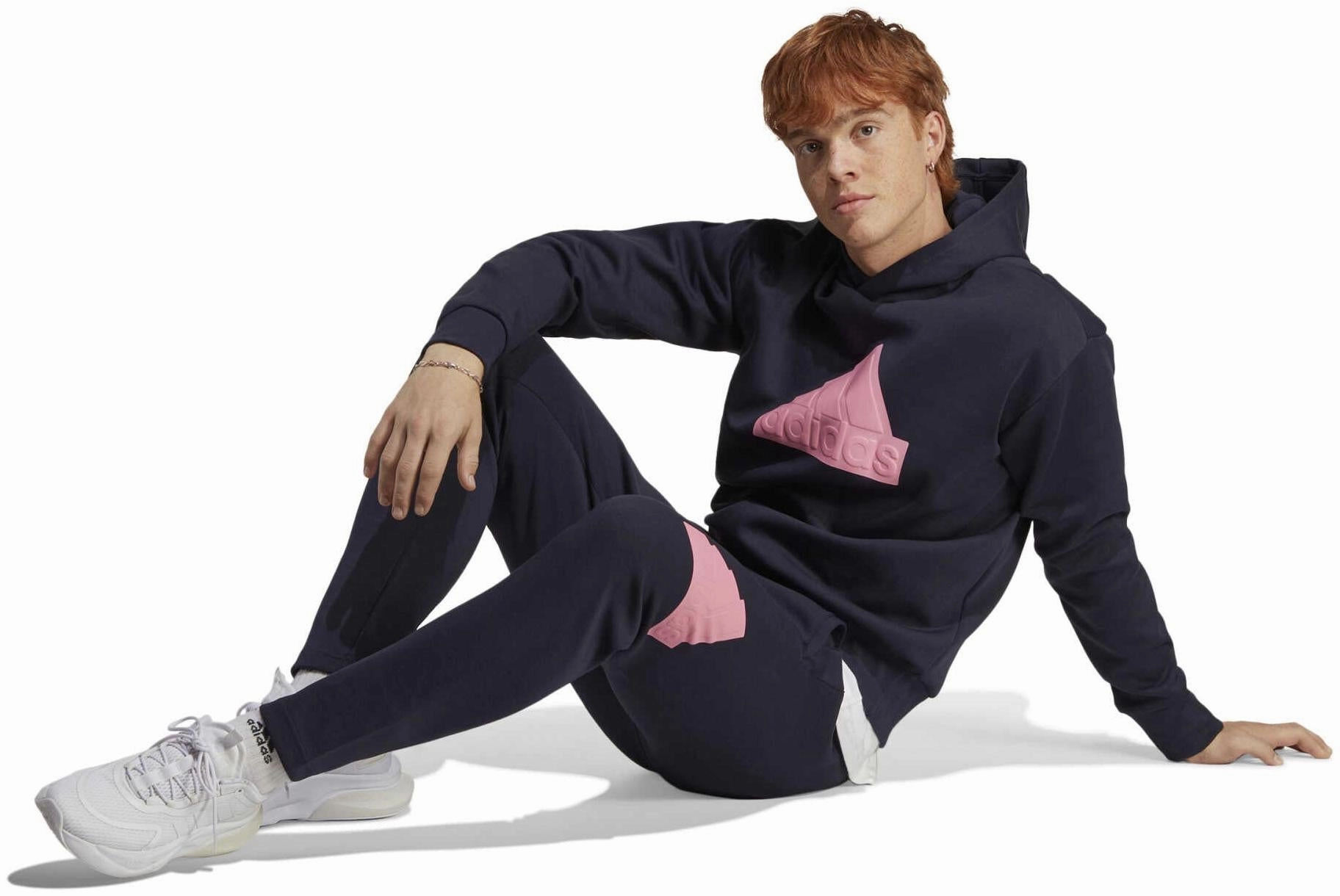 Men's Future Icons Badge of Sport Pants Stylish essentials