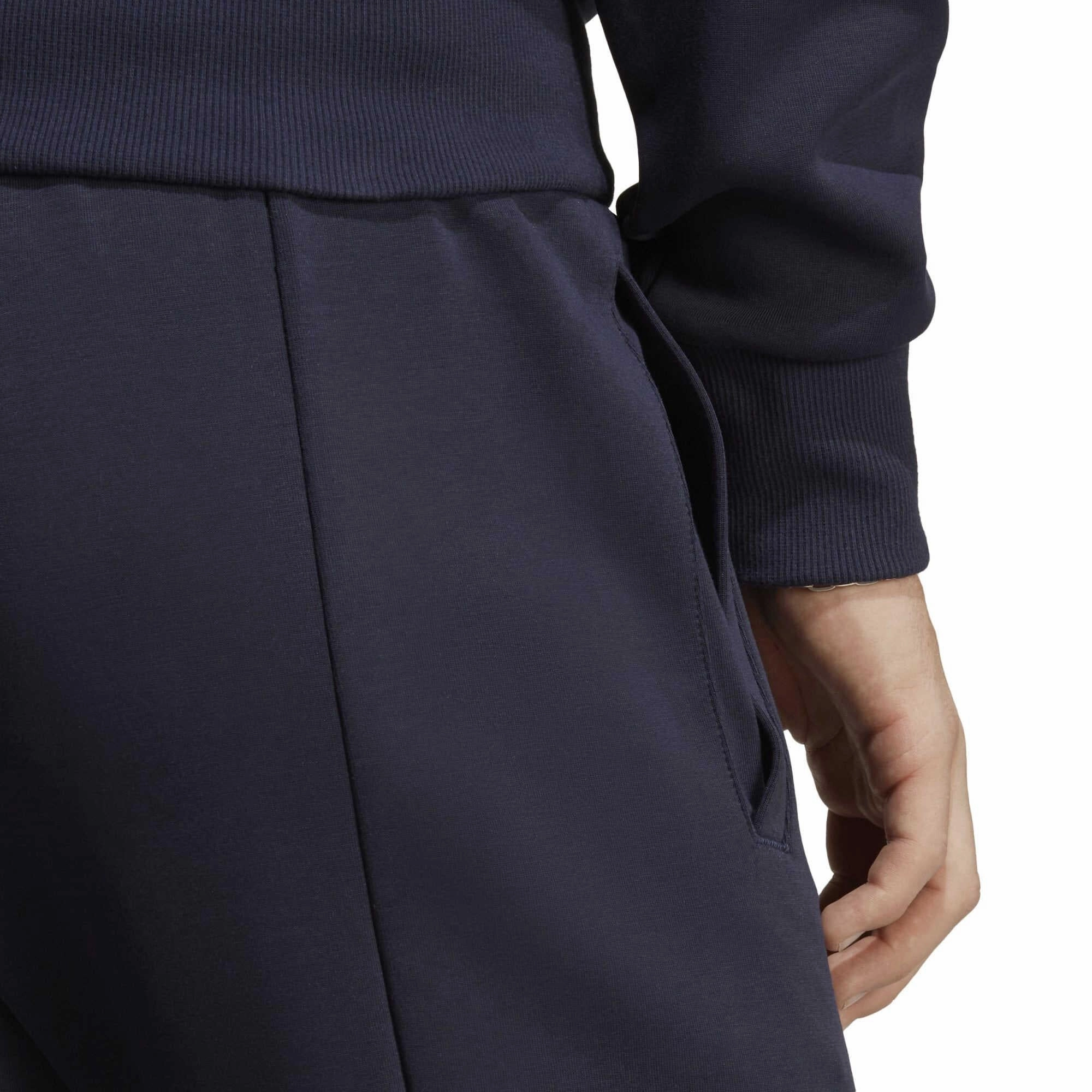 Men's Future Icons Badge of Sport Pants Stylish essentials