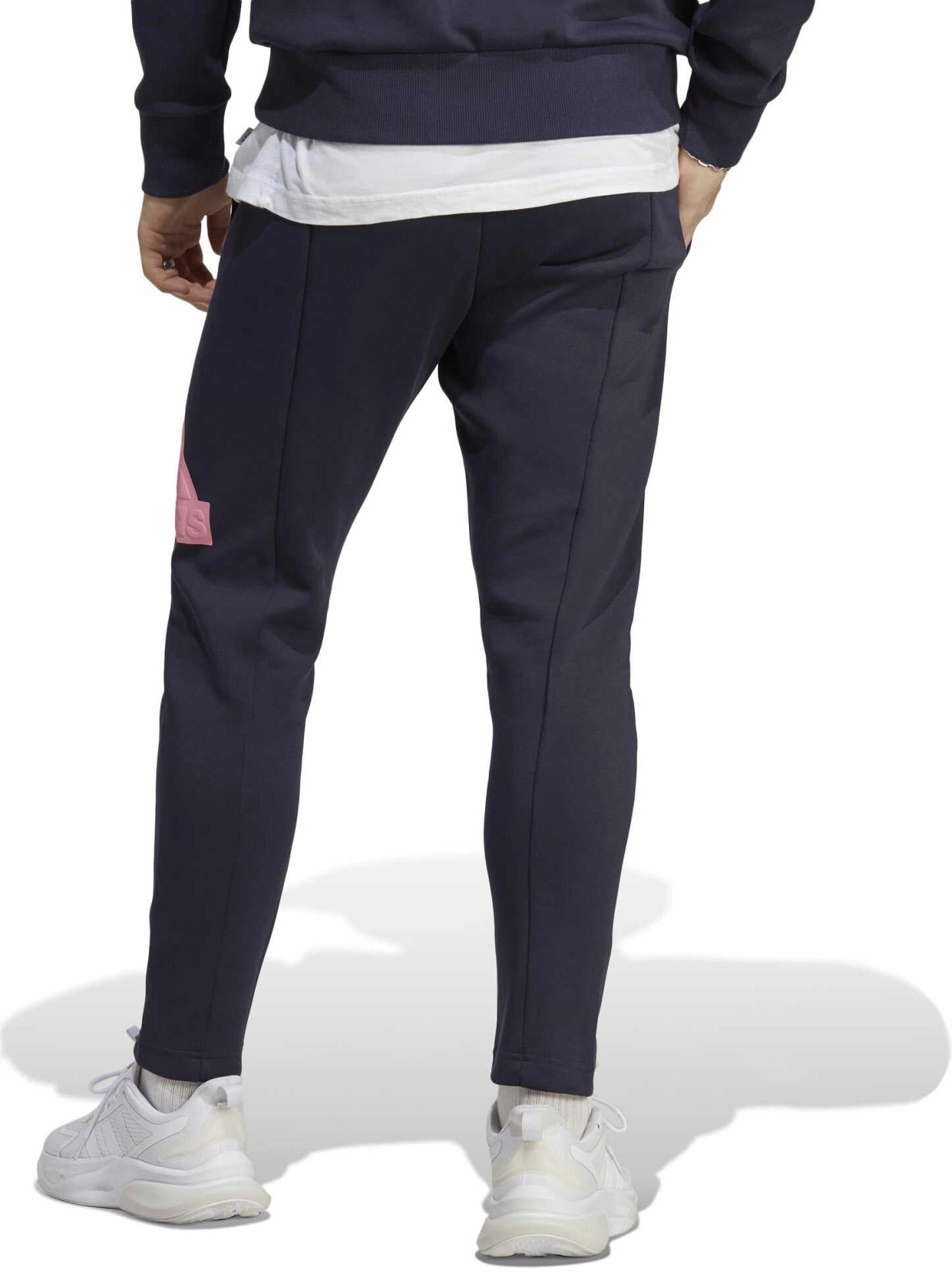 Men's Future Icons Badge of Sport Pants Stylish essentials
