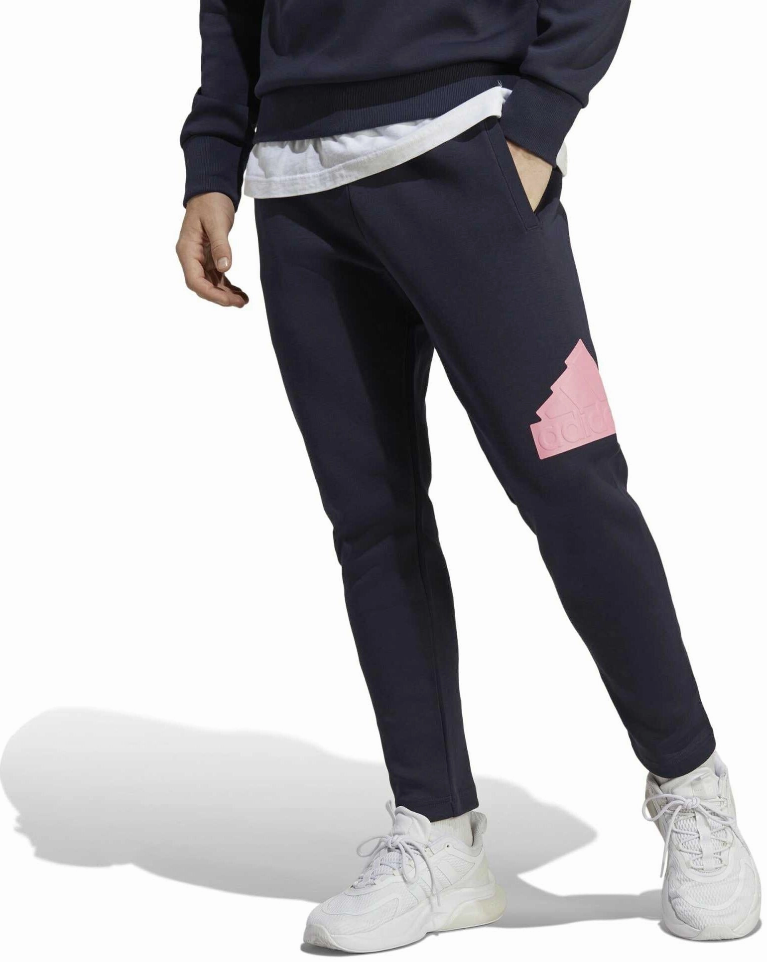 Men's Future Icons Badge of Sport Pants Stylish essentials