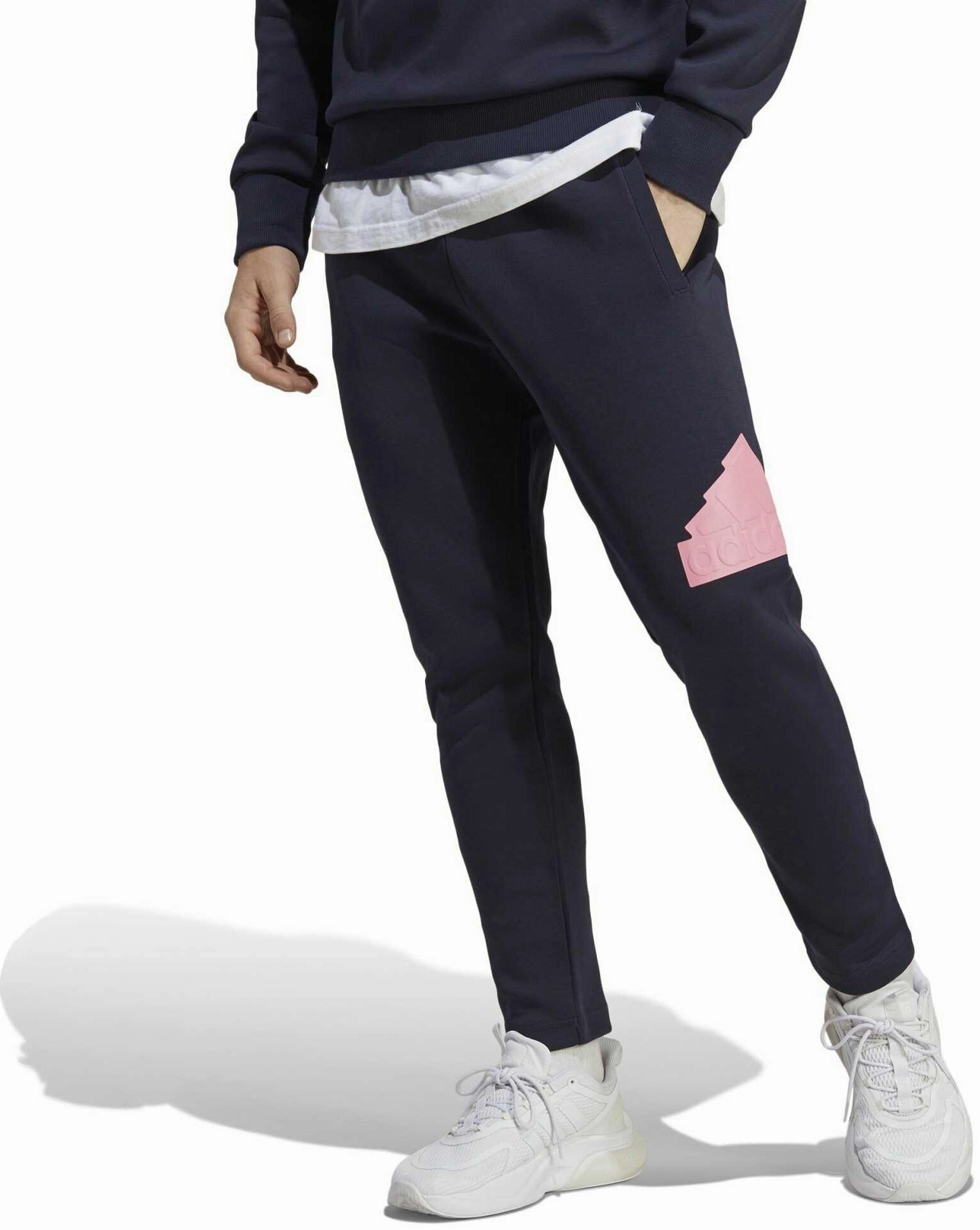 Men's Future Icons Badge of Sport Pants Stylish essentials