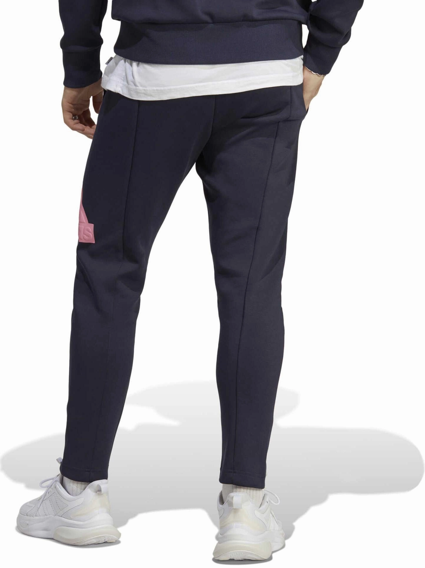 Men's Future Icons Badge of Sport Pants Stylish essentials