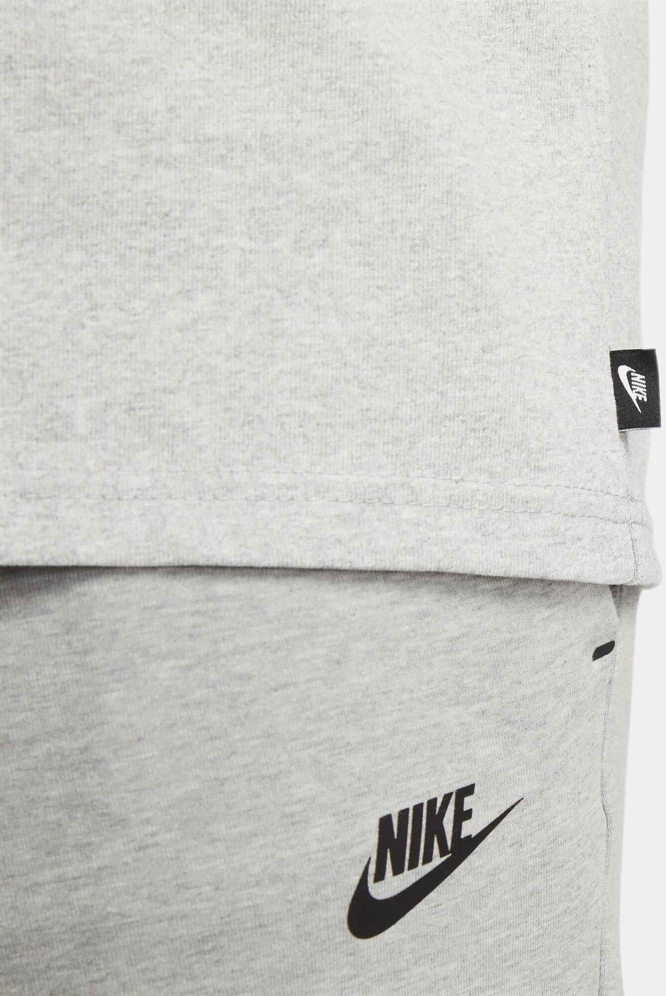 Men's Sportswear Premium Essentials T-Shirt Must-have