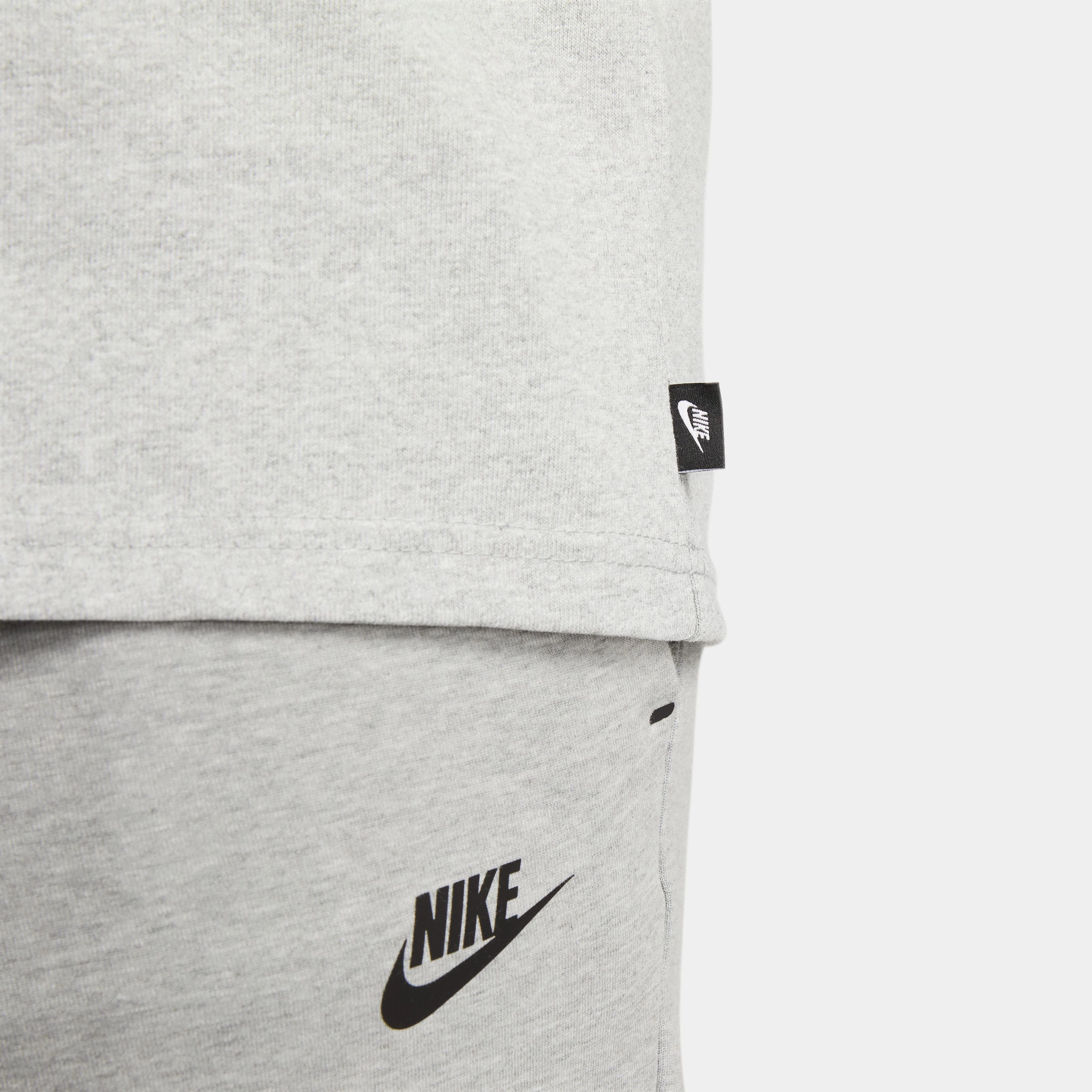 Men's Sportswear Premium Essentials T-Shirt Must-have