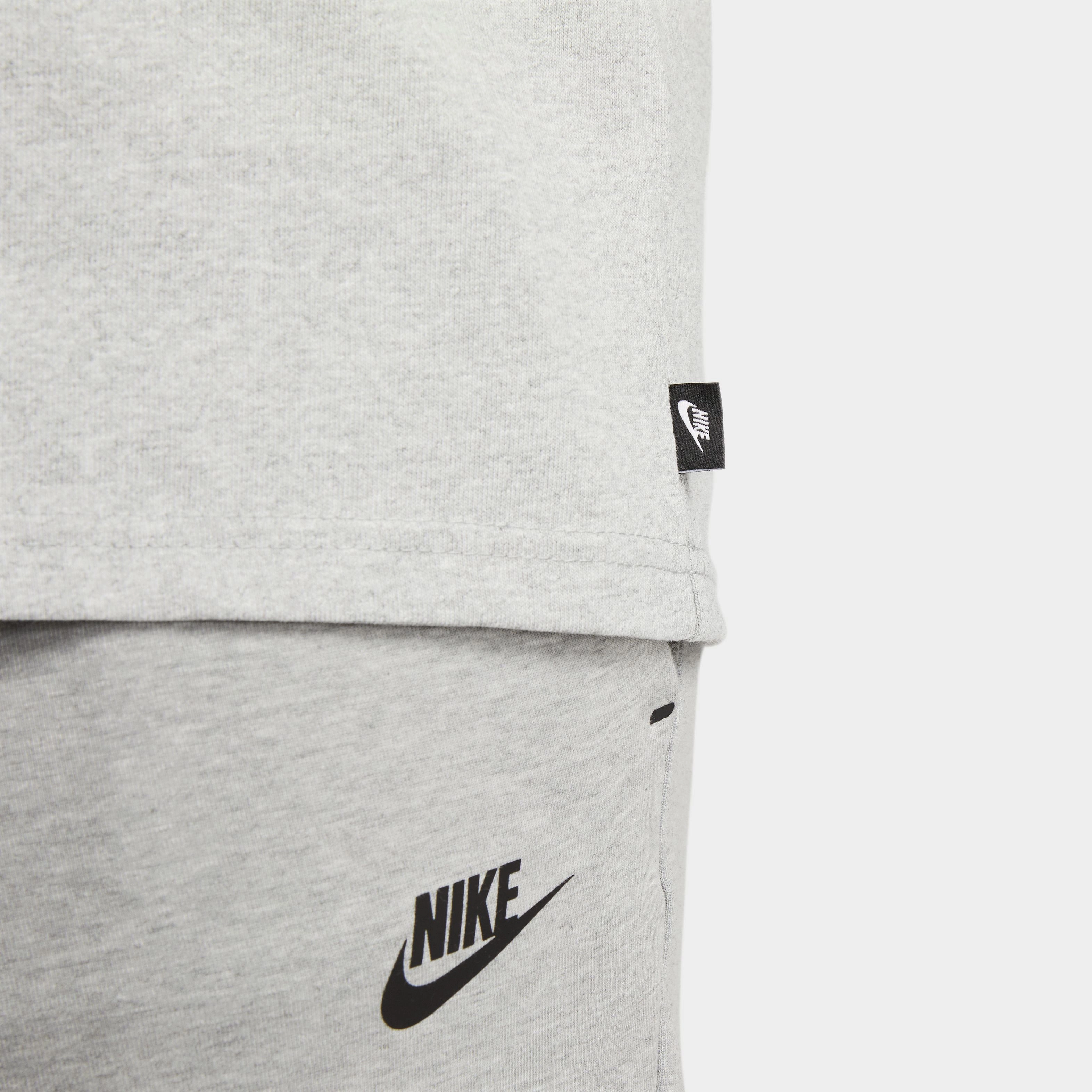 Men's Sportswear Premium Essentials T-Shirt Must-have
