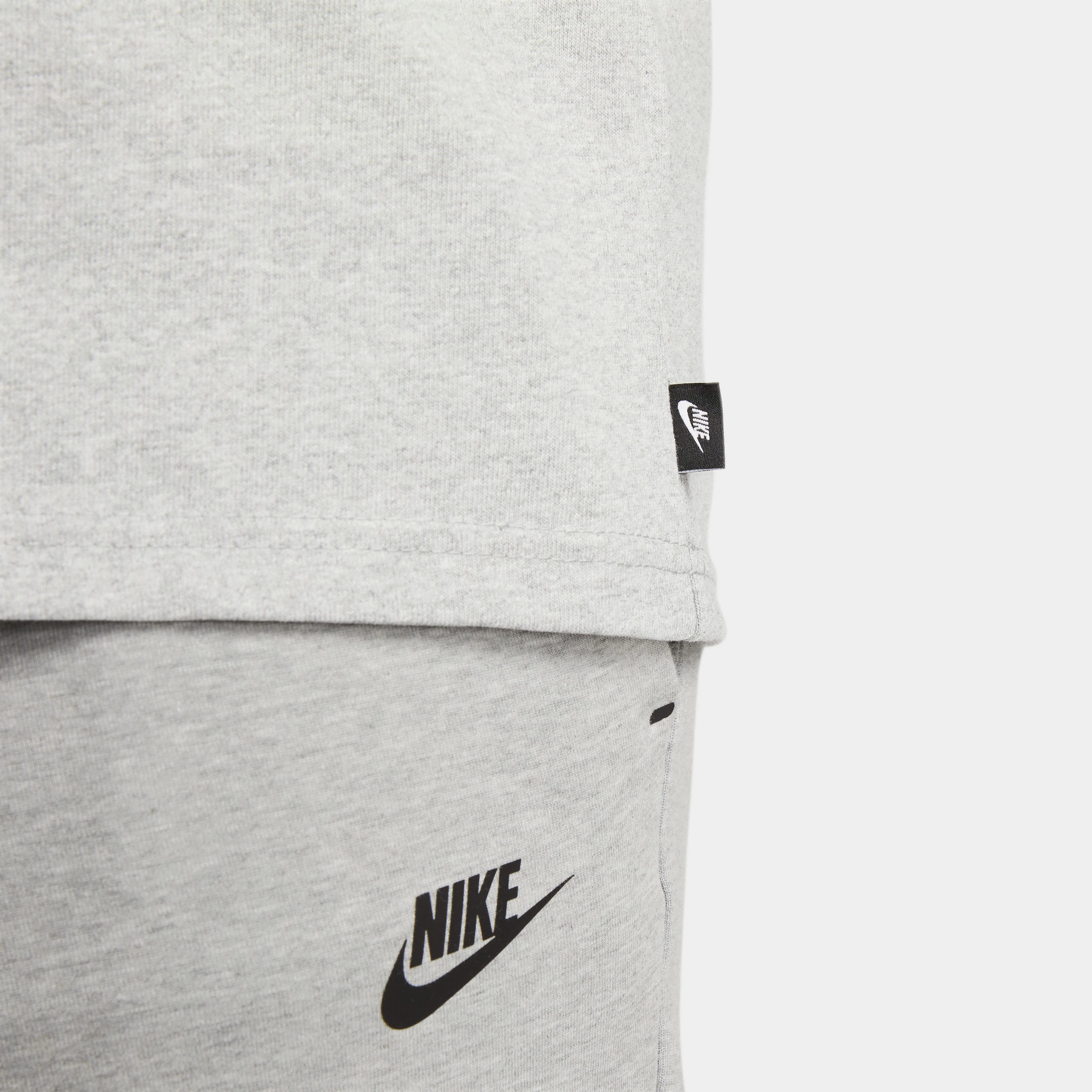 Men's Sportswear Premium Essentials T-Shirt Must-have