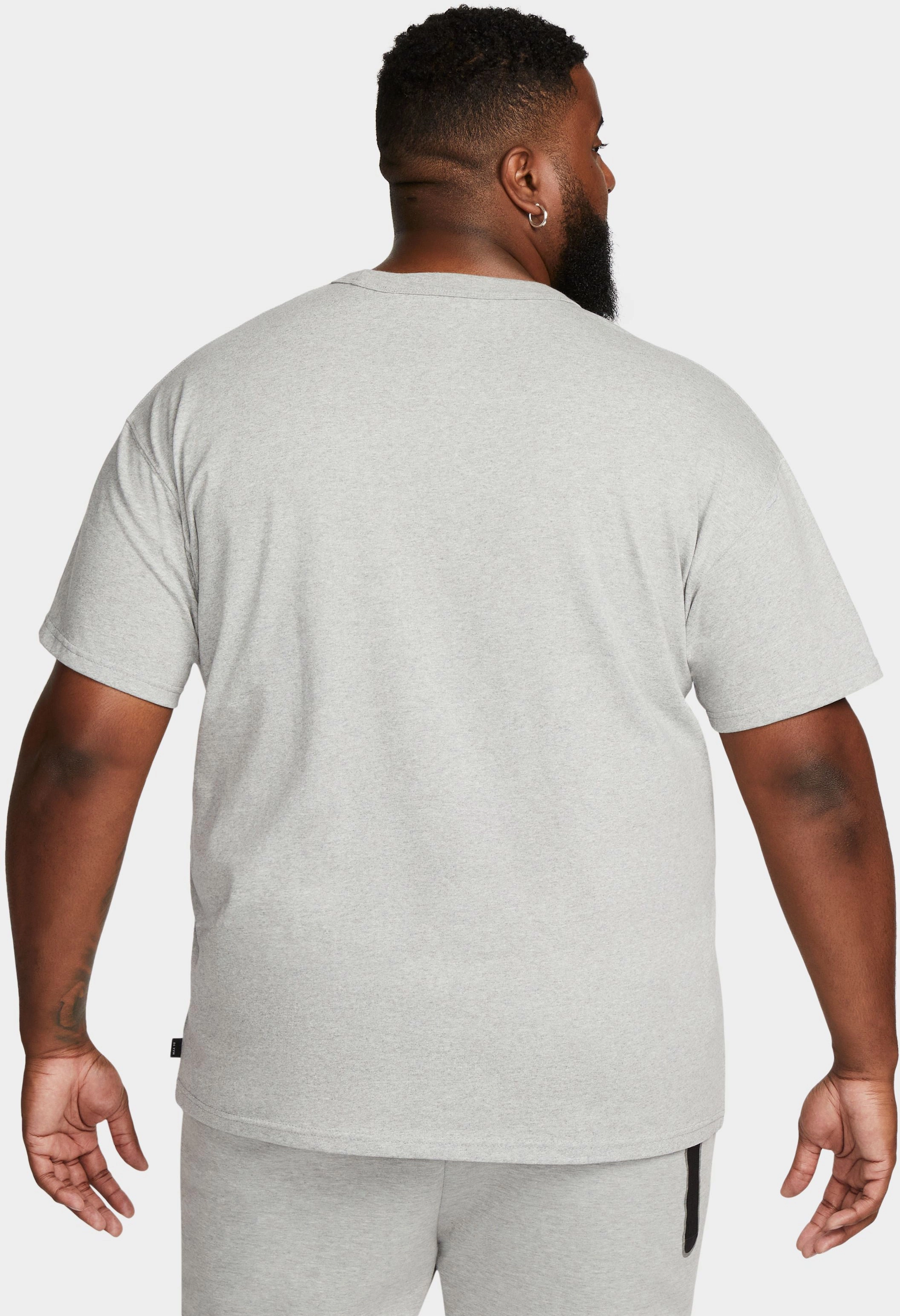 Men's Sportswear Premium Essentials T-Shirt Must-have
