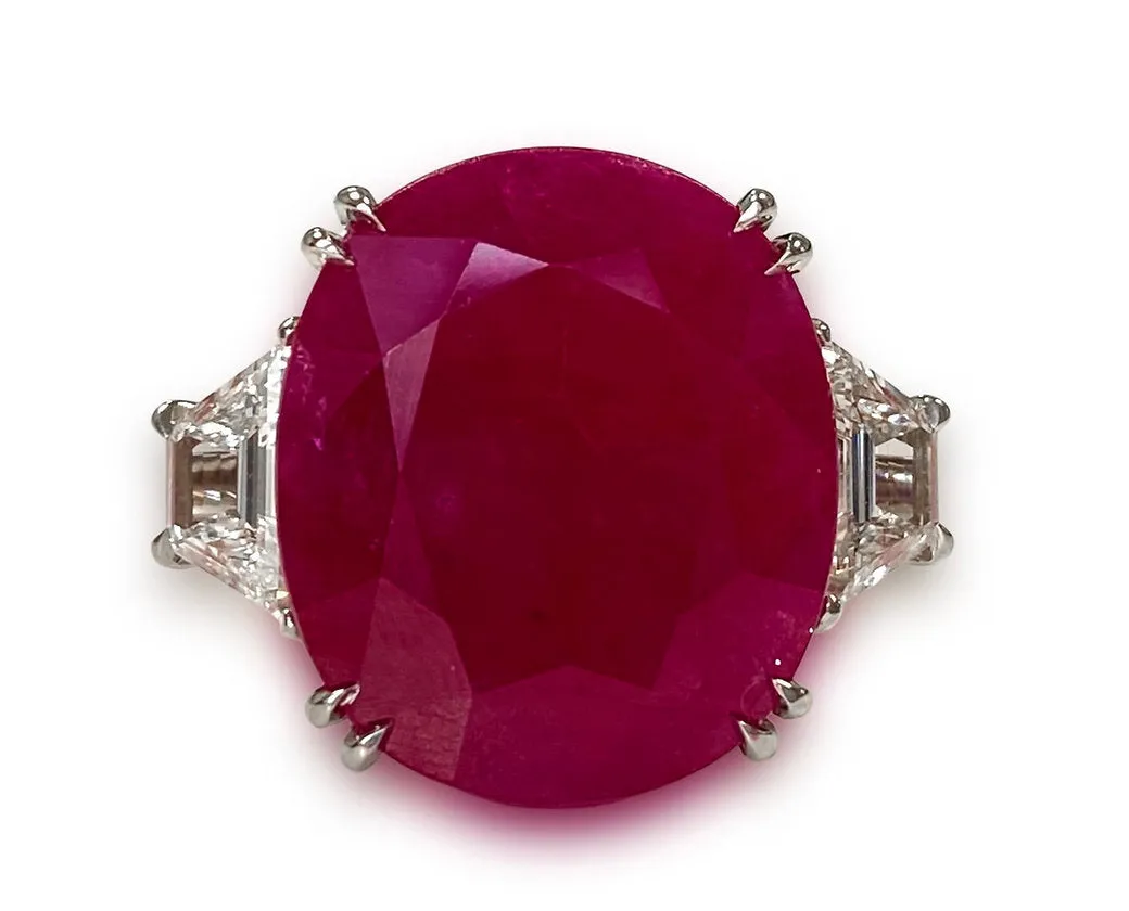 Mozambique Oval Ring 16.87 Cts