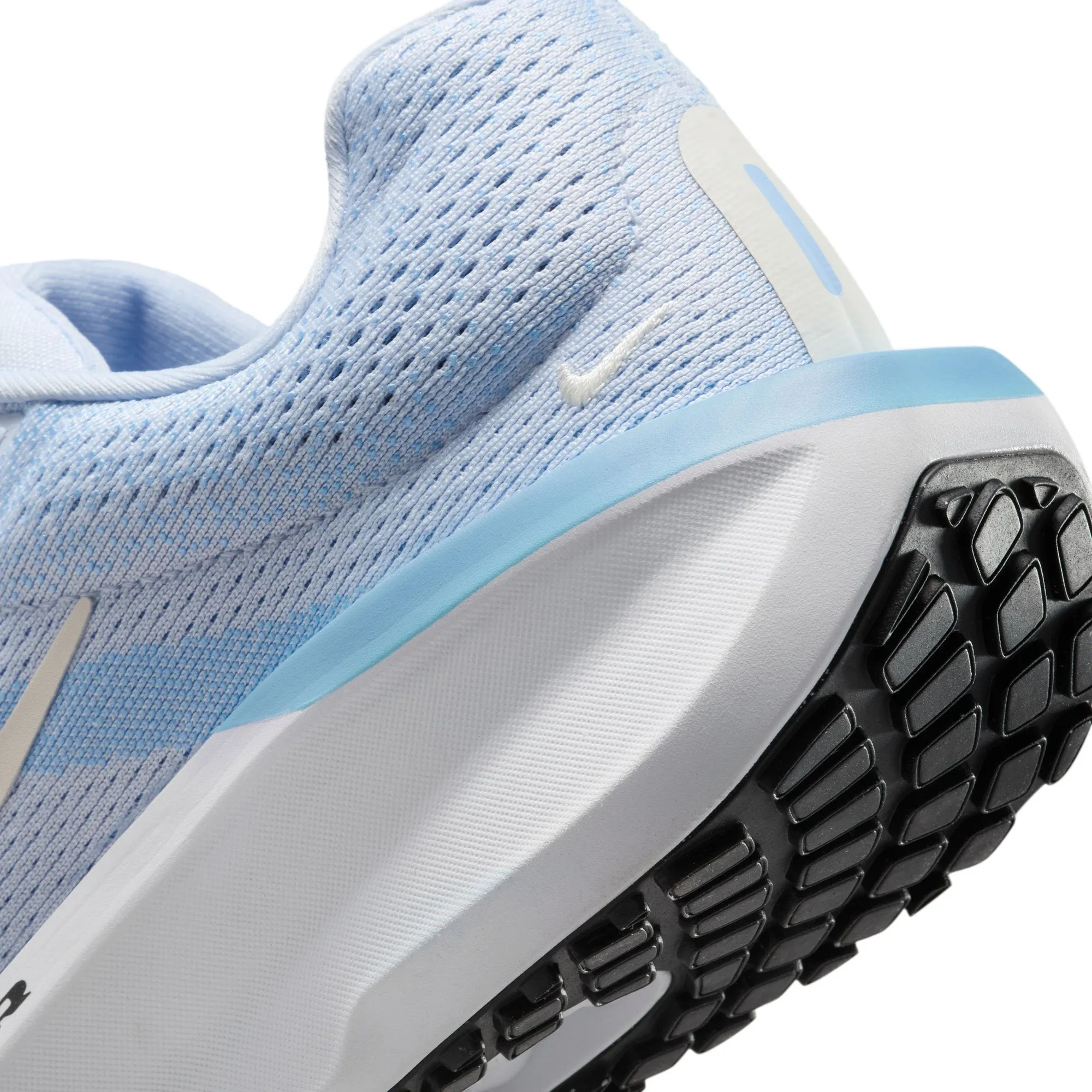 Nike Winflo 11 Womens Road Running Shoes Modern attire