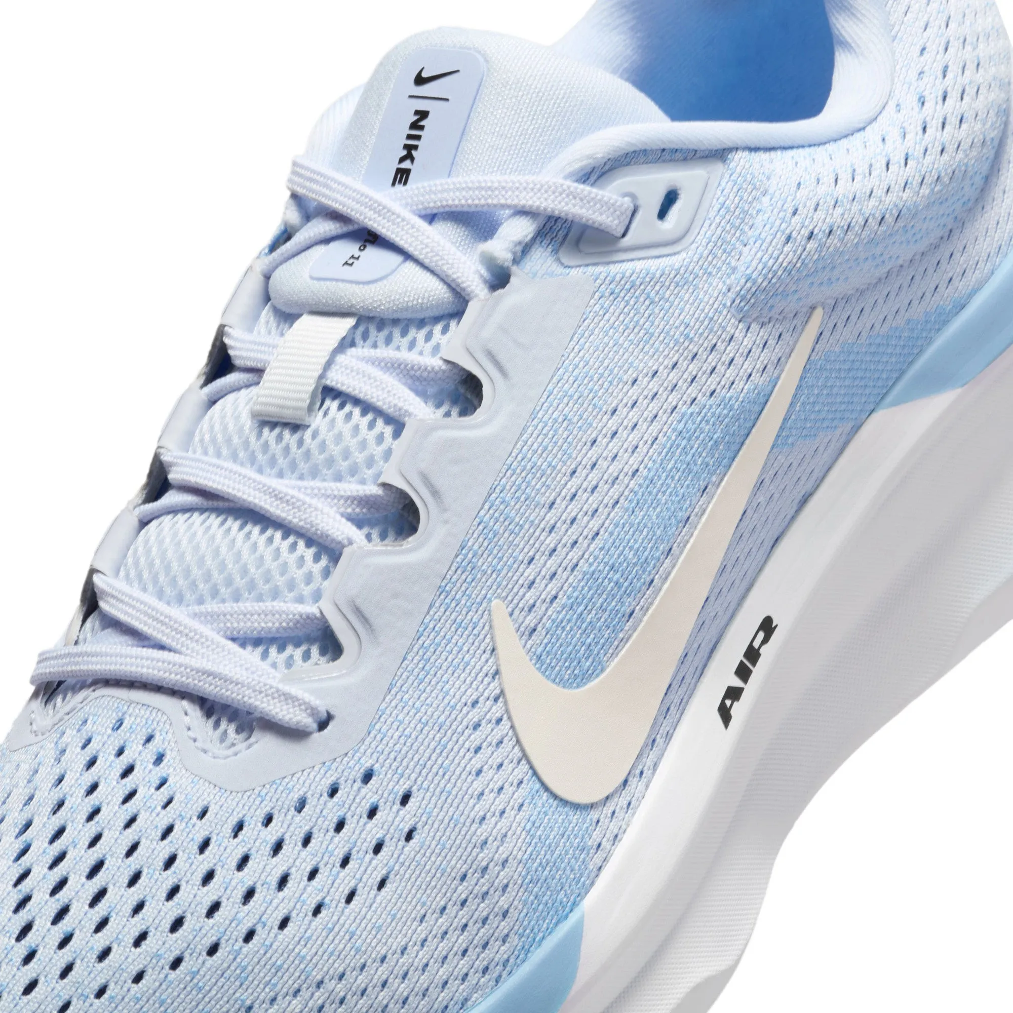 Nike Winflo 11 Womens Road Running Shoes Modern attire