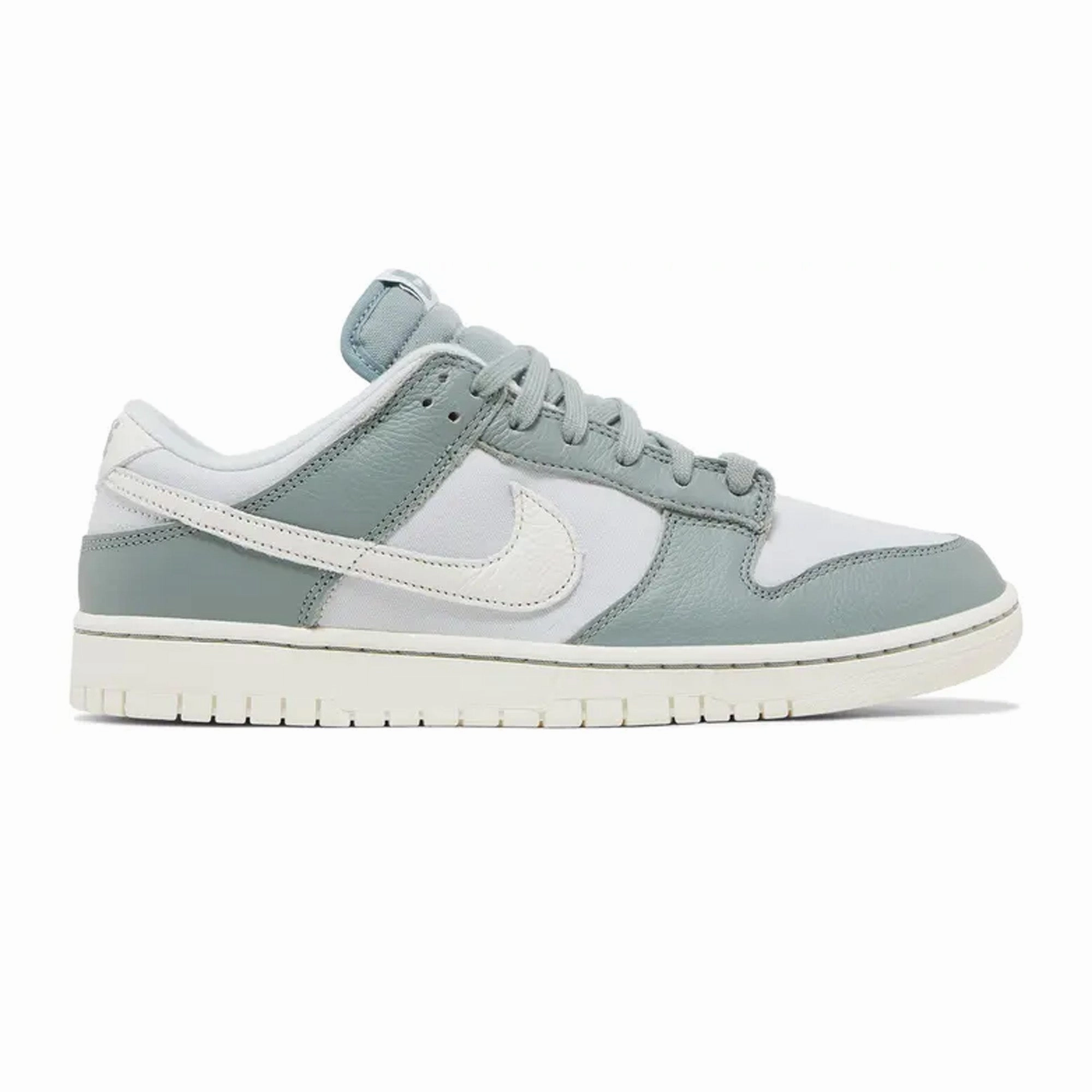 Nike Dunk Low 'Mica Green' (2023)