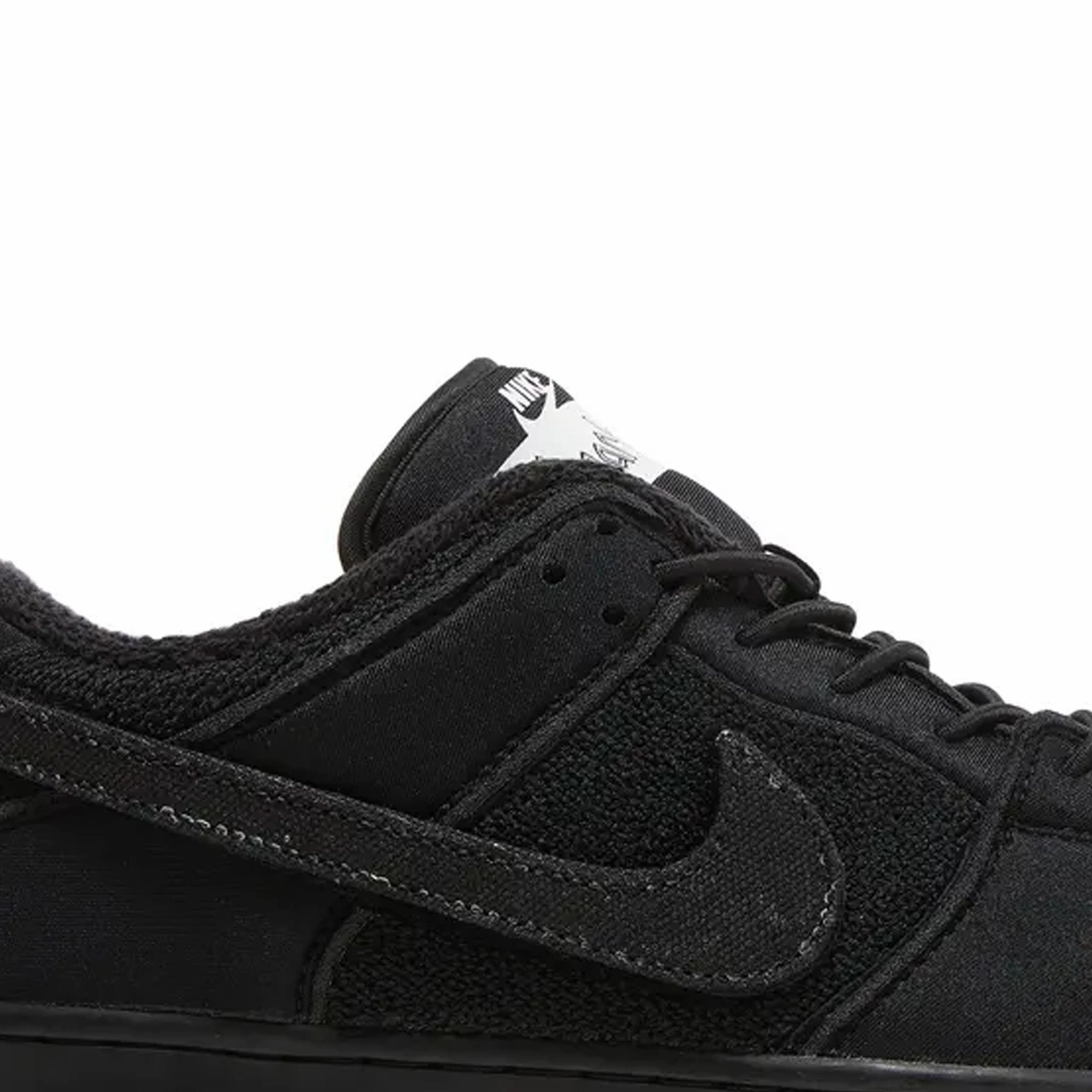 Nike SB Dunk Low x Gnarhunters 'Black' (2022)