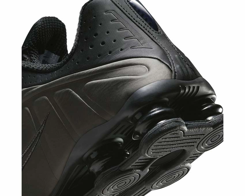 Nike Shox R4 "Black Crimson"