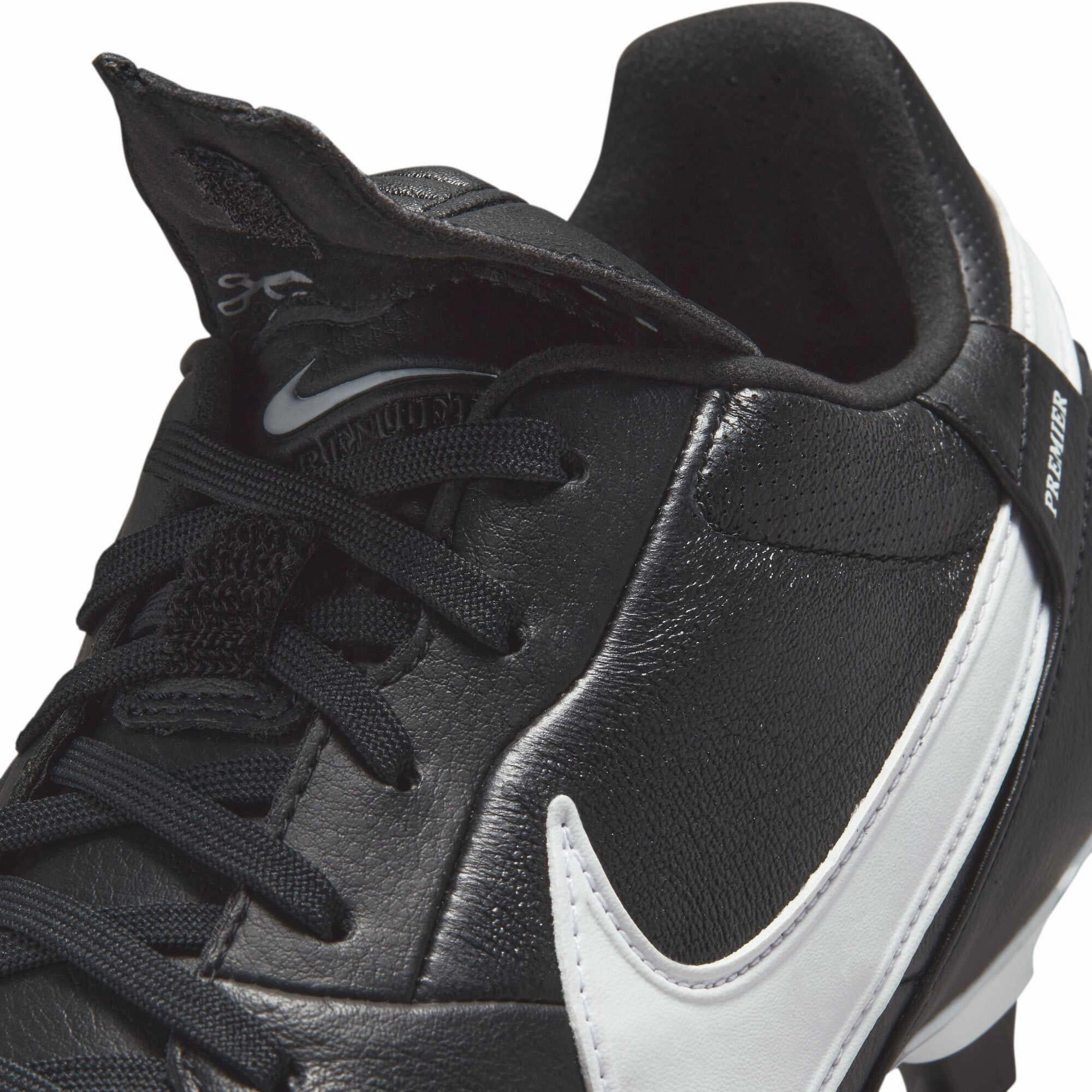 On-point Premier 3 Firm Ground Football Boots