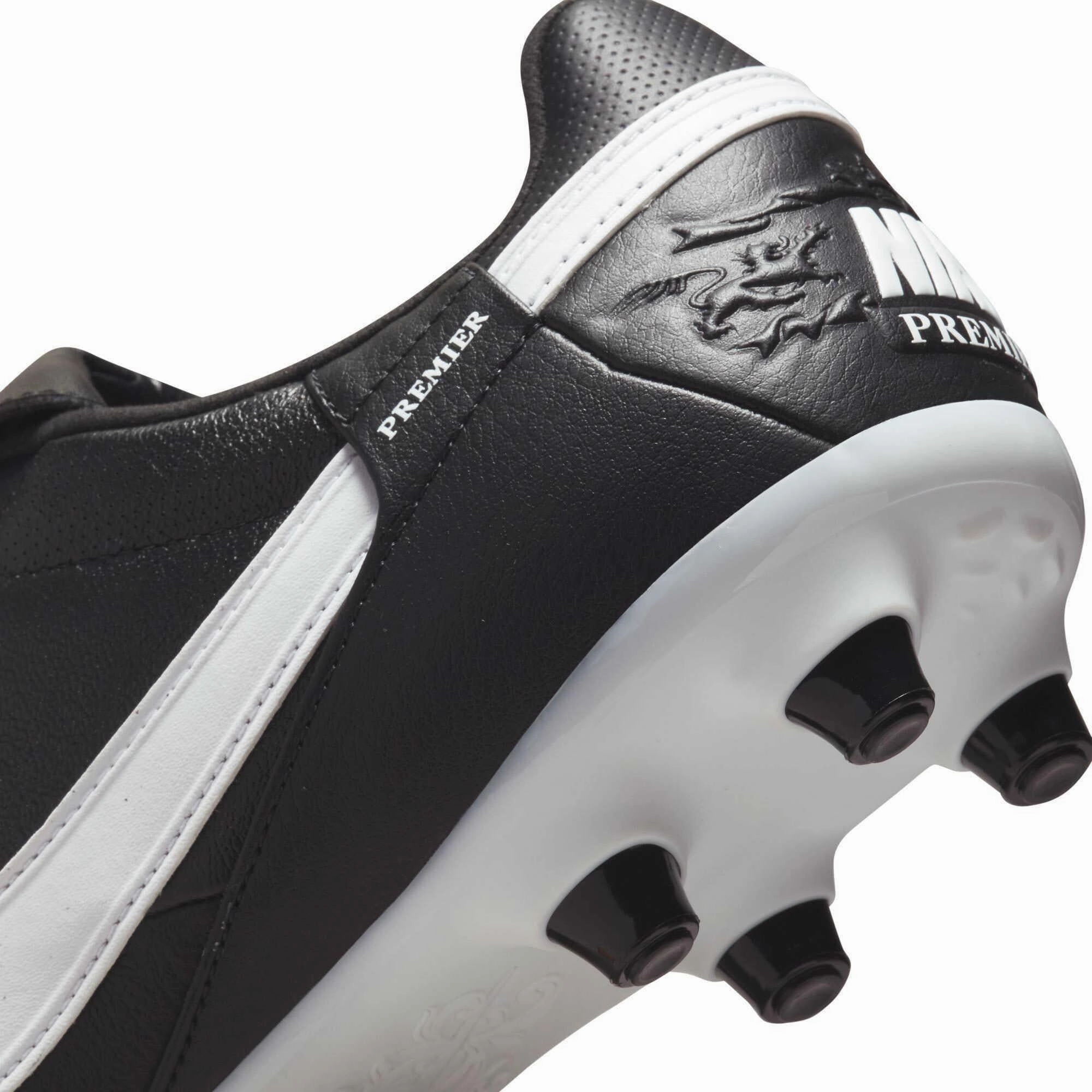 On-point Premier 3 Firm Ground Football Boots