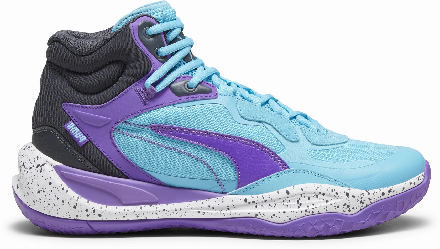 Versatile pieces Playmaker Pro Mid Classic pieces
