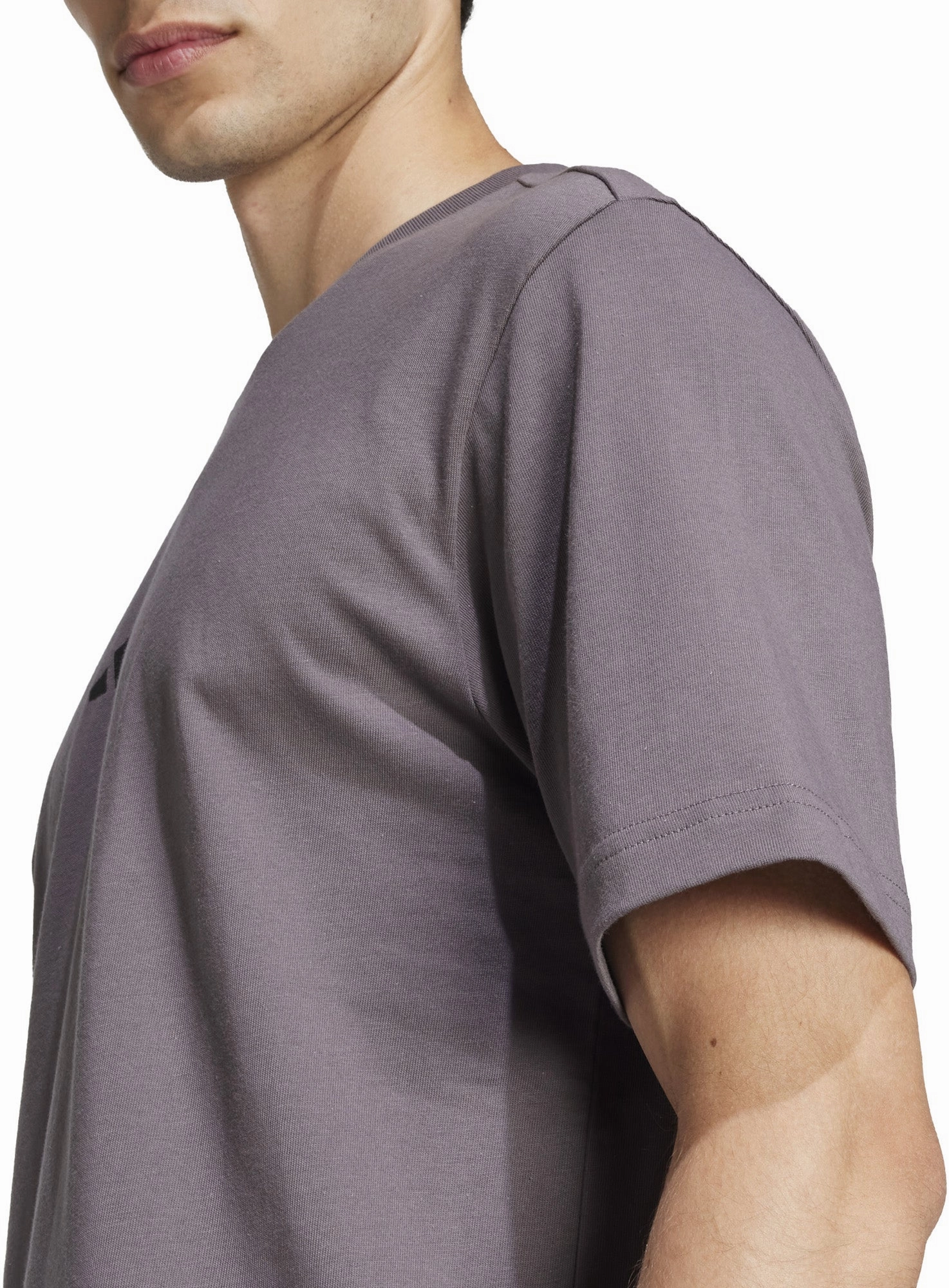 Premium fashion Men's Essentials Small Logo Single Jersey T-Shirt