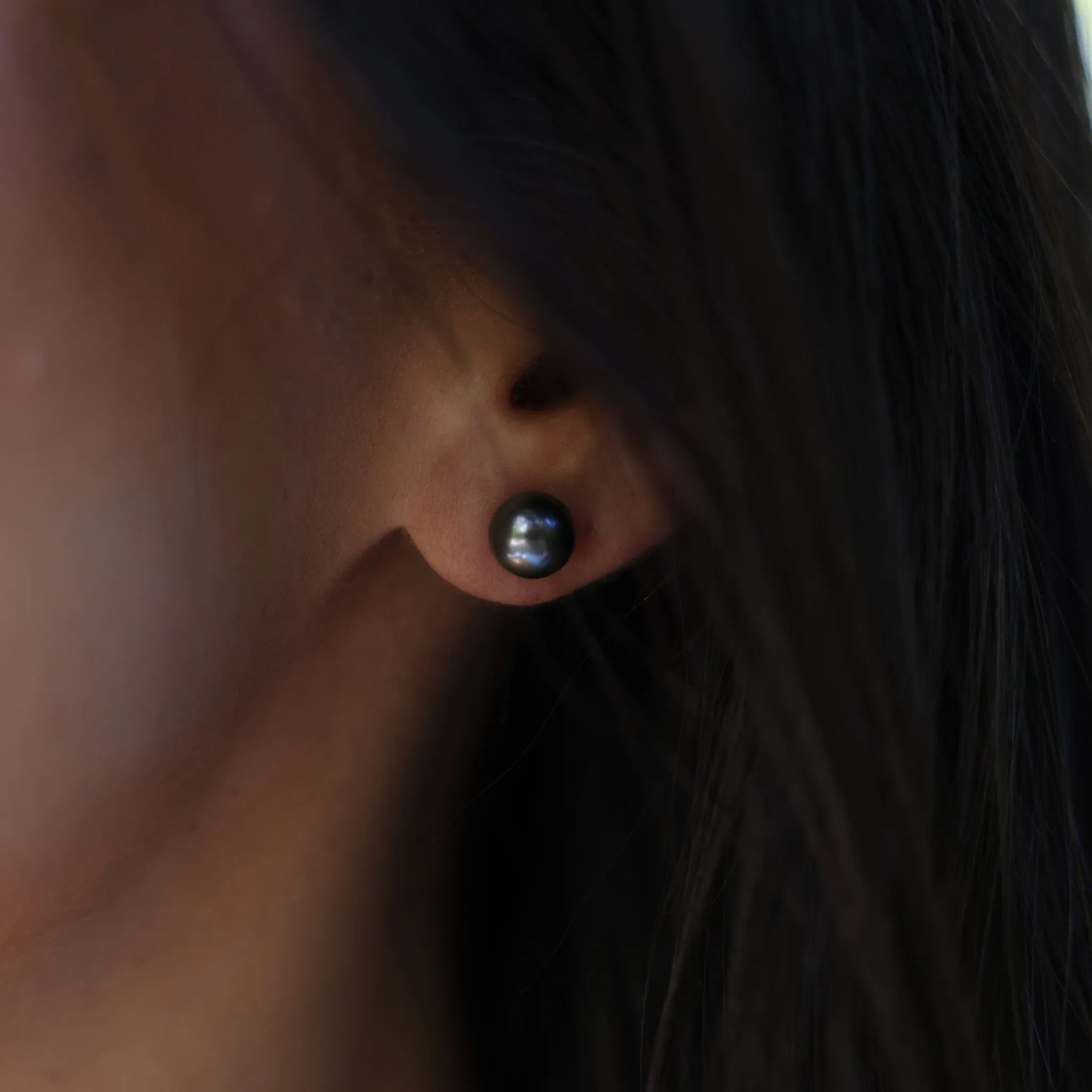 Tahitian Black Pearl Earrings in White Gold - 8-9mm