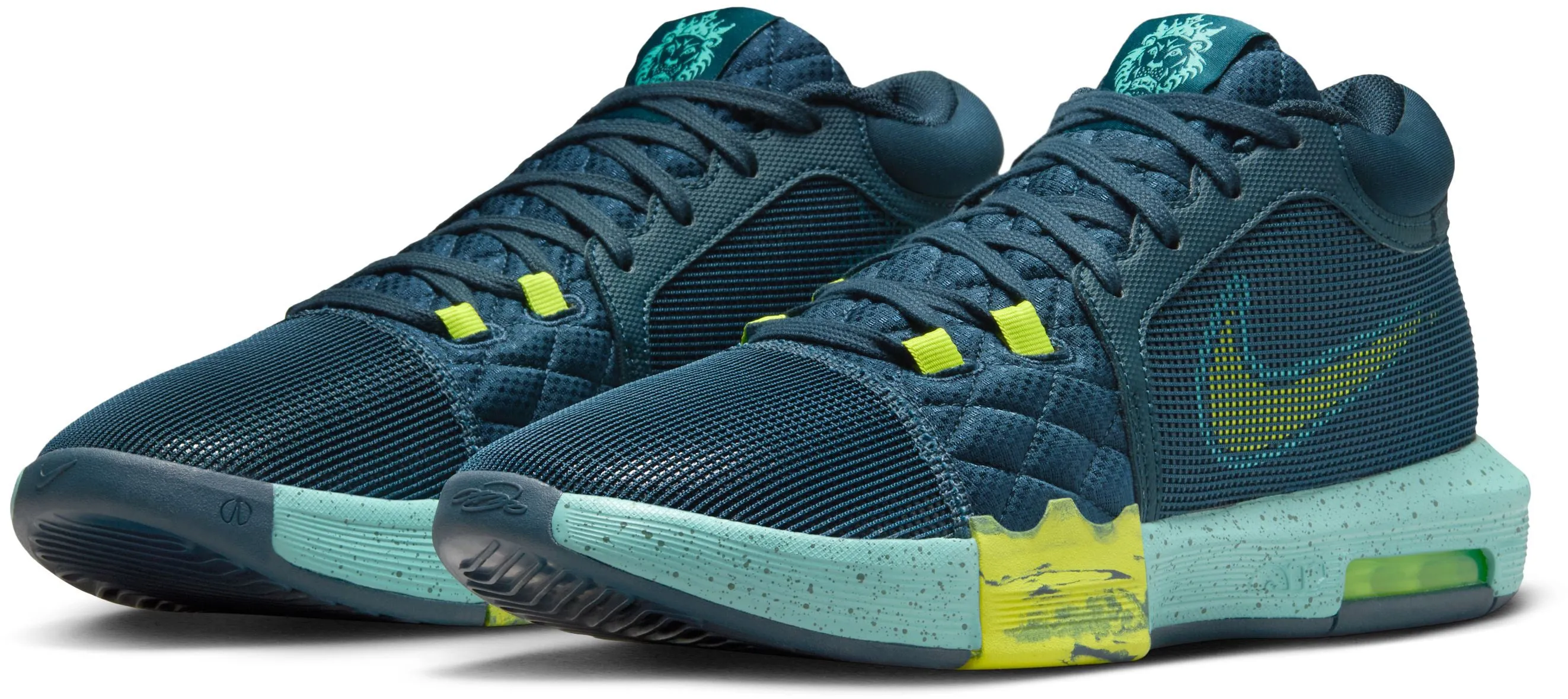 Trendsetting LeBron Witness 8 Men's Basketball Shoes