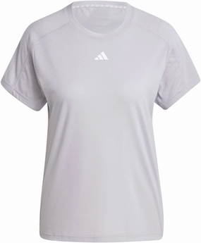 Trendy looks Women's Train Essentials T-Shirt Seasonal